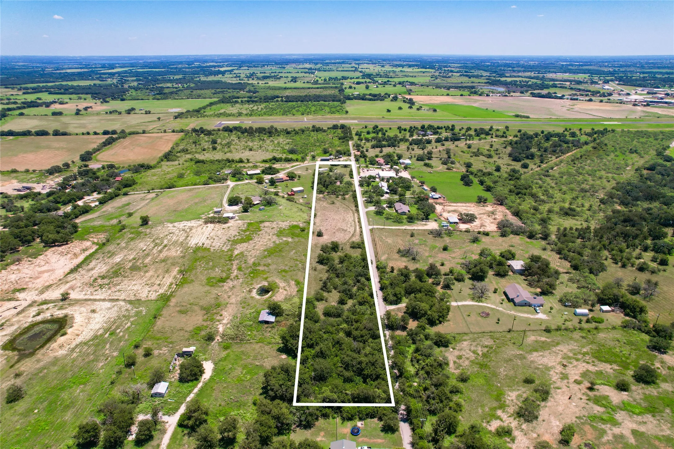 Single Family Residence For Sale in Comanche County , 320 County Road 401, Comanche, Texas 76442, 4 Bedroom, 3 Bathroom, Garage spaces, 2,692 Sqft, built in 1973, mls#21345833, Real Estate Agent in Comanche, Homes For Sale in Comanche county, Homes For Sale in Comanche, Realtor in Comanche Texas, Real Estate Brokerage Independent Realty Texas, Luminita Cordes Realtor