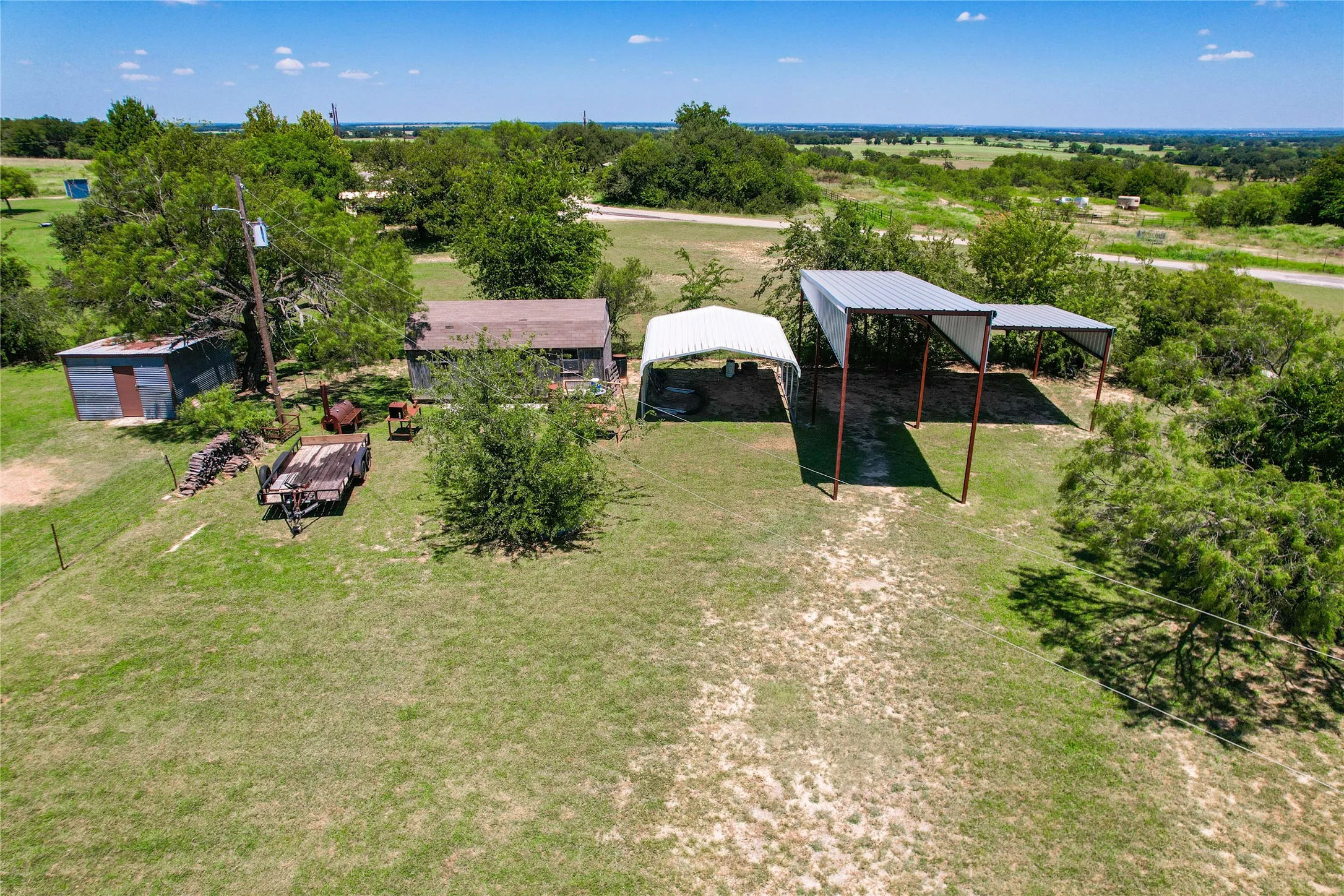 Single Family Residence For Sale in Comanche County , 320 County Road 401, Comanche, Texas 76442, 4 Bedroom, 3 Bathroom, Garage spaces, 2,692 Sqft, built in 1973, mls#21345833, Real Estate Agent in Comanche, Homes For Sale in Comanche county, Homes For Sale in Comanche, Realtor in Comanche Texas, Real Estate Brokerage Independent Realty Texas, Luminita Cordes Realtor
