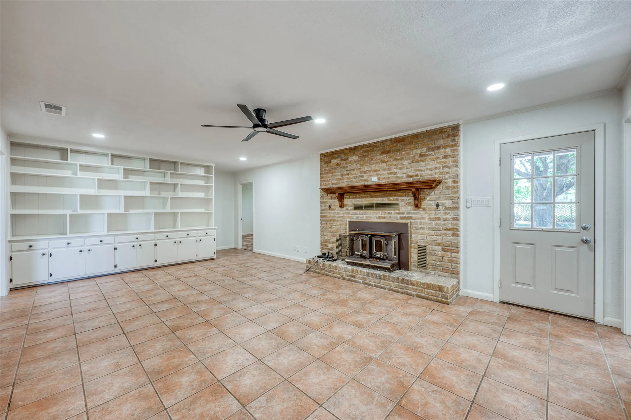 Single Family Residence For Sale in Comanche County , 320 County Road 401, Comanche, Texas 76442, 4 Bedroom, 3 Bathroom, Garage spaces, 2,692 Sqft, built in 1973, mls#21345833, Real Estate Agent in Comanche, Homes For Sale in Comanche county, Homes For Sale in Comanche, Realtor in Comanche Texas, Real Estate Brokerage Independent Realty Texas, Luminita Cordes Realtor