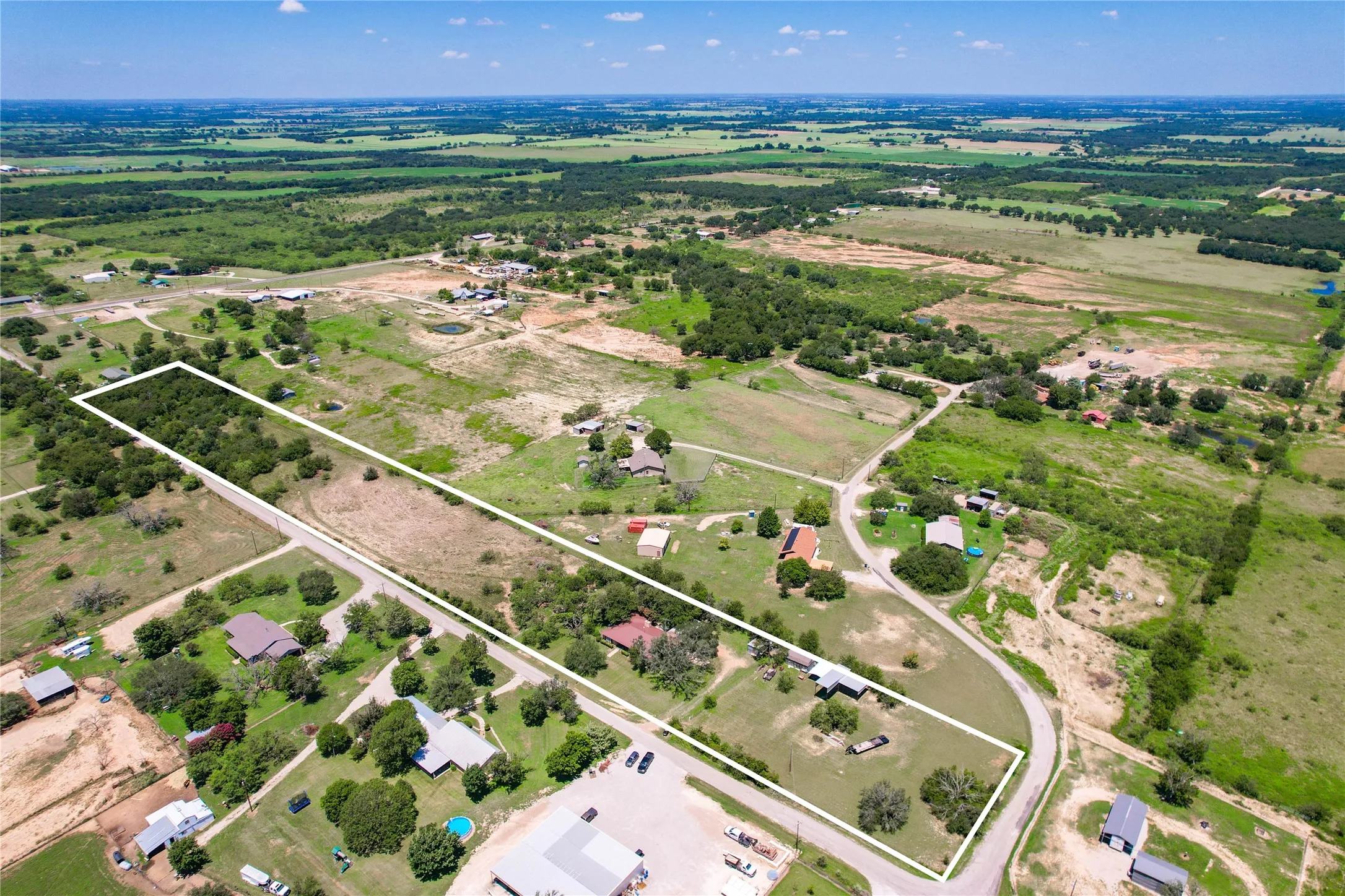Single Family Residence For Sale in Comanche County , 320 County Road 401, Comanche, Texas 76442, 4 Bedroom, 3 Bathroom, Garage spaces, 2,692 Sqft, built in 1973, mls#21345833, Real Estate Agent in Comanche, Homes For Sale in Comanche county, Homes For Sale in Comanche, Realtor in Comanche Texas, Real Estate Brokerage Independent Realty Texas, Luminita Cordes Realtor