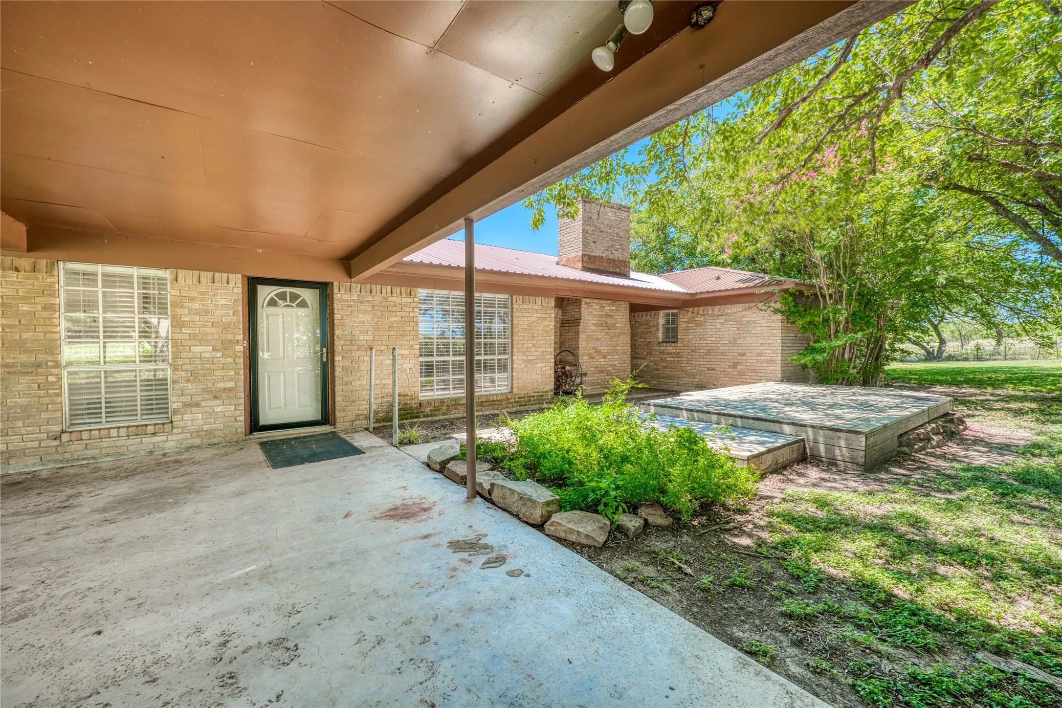 Single Family Residence For Sale in Comanche County , 320 County Road 401, Comanche, Texas 76442, 4 Bedroom, 3 Bathroom, Garage spaces, 2,692 Sqft, built in 1973, mls#21345833, Real Estate Agent in Comanche, Homes For Sale in Comanche county, Homes For Sale in Comanche, Realtor in Comanche Texas, Real Estate Brokerage Independent Realty Texas, Luminita Cordes Realtor