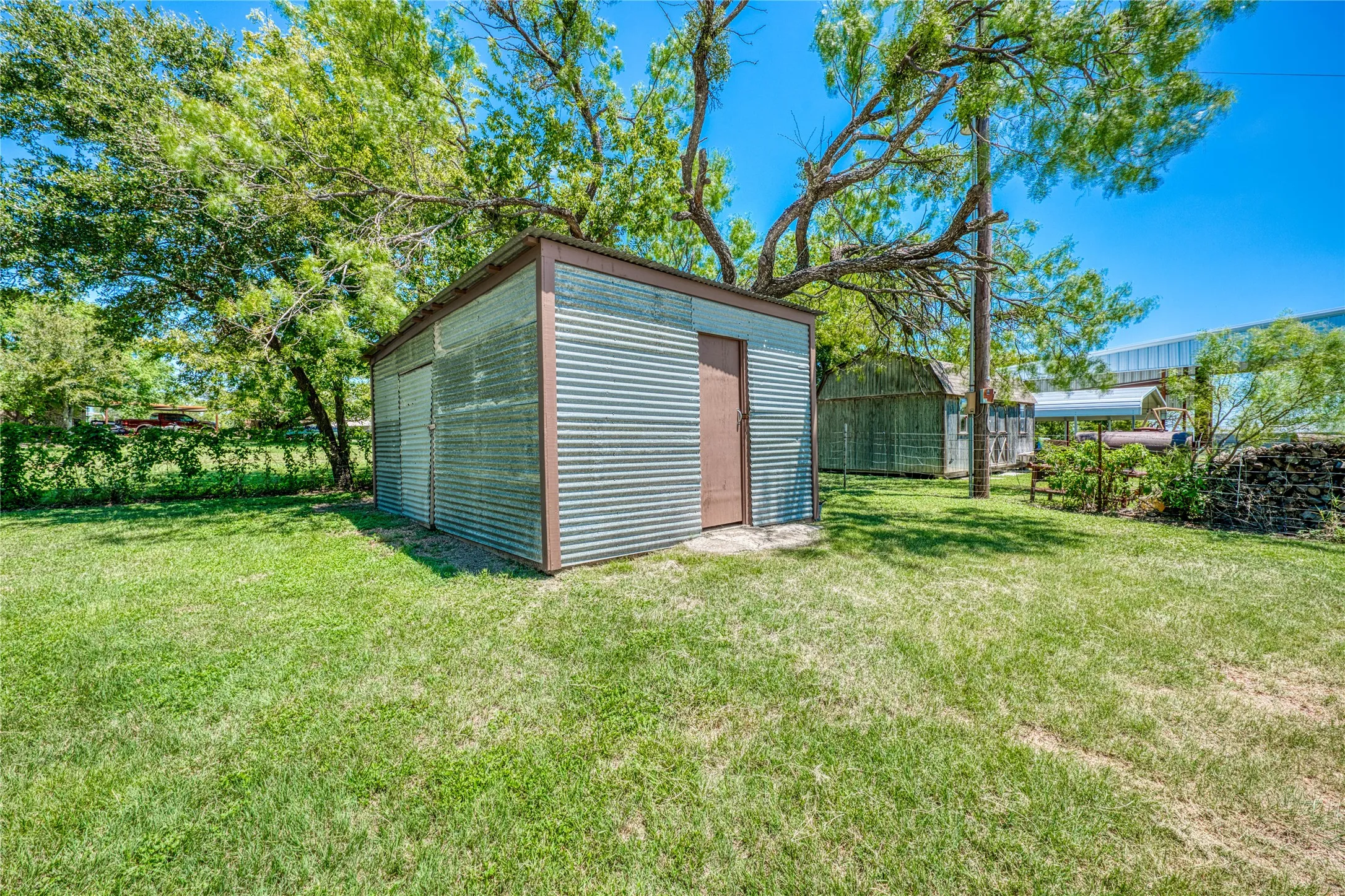 Single Family Residence For Sale in Comanche County , 320 County Road 401, Comanche, Texas 76442, 4 Bedroom, 3 Bathroom, Garage spaces, 2,692 Sqft, built in 1973, mls#21345833, Real Estate Agent in Comanche, Homes For Sale in Comanche county, Homes For Sale in Comanche, Realtor in Comanche Texas, Real Estate Brokerage Independent Realty Texas, Luminita Cordes Realtor