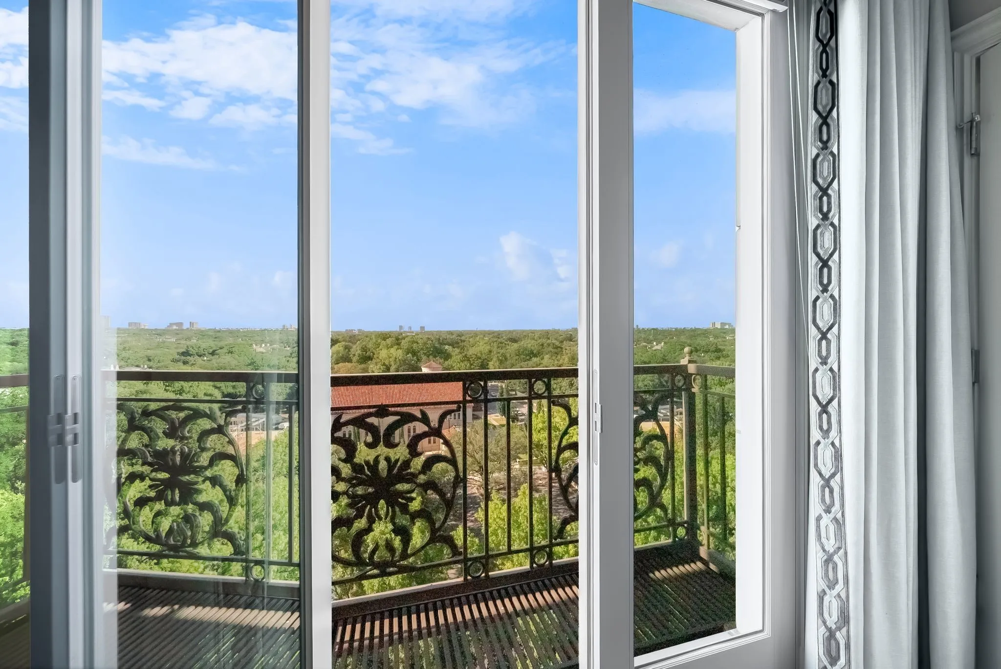Condominium For Sale in Dallas County , 4240 Prescott Avenue 8B, Dallas, Texas 75219, 2 Bedroom, 3 Bathroom, 2 Garage spaces, 2,293 Sqft, built in 2004, mls#21337228, Real Estate Agent in Dallas, Homes For Sale in Dallas county, Homes For Sale in Dallas, Realtor in Dallas Texas, Real Estate Brokerage Independent Realty Texas, Luminita Cordes Realtor