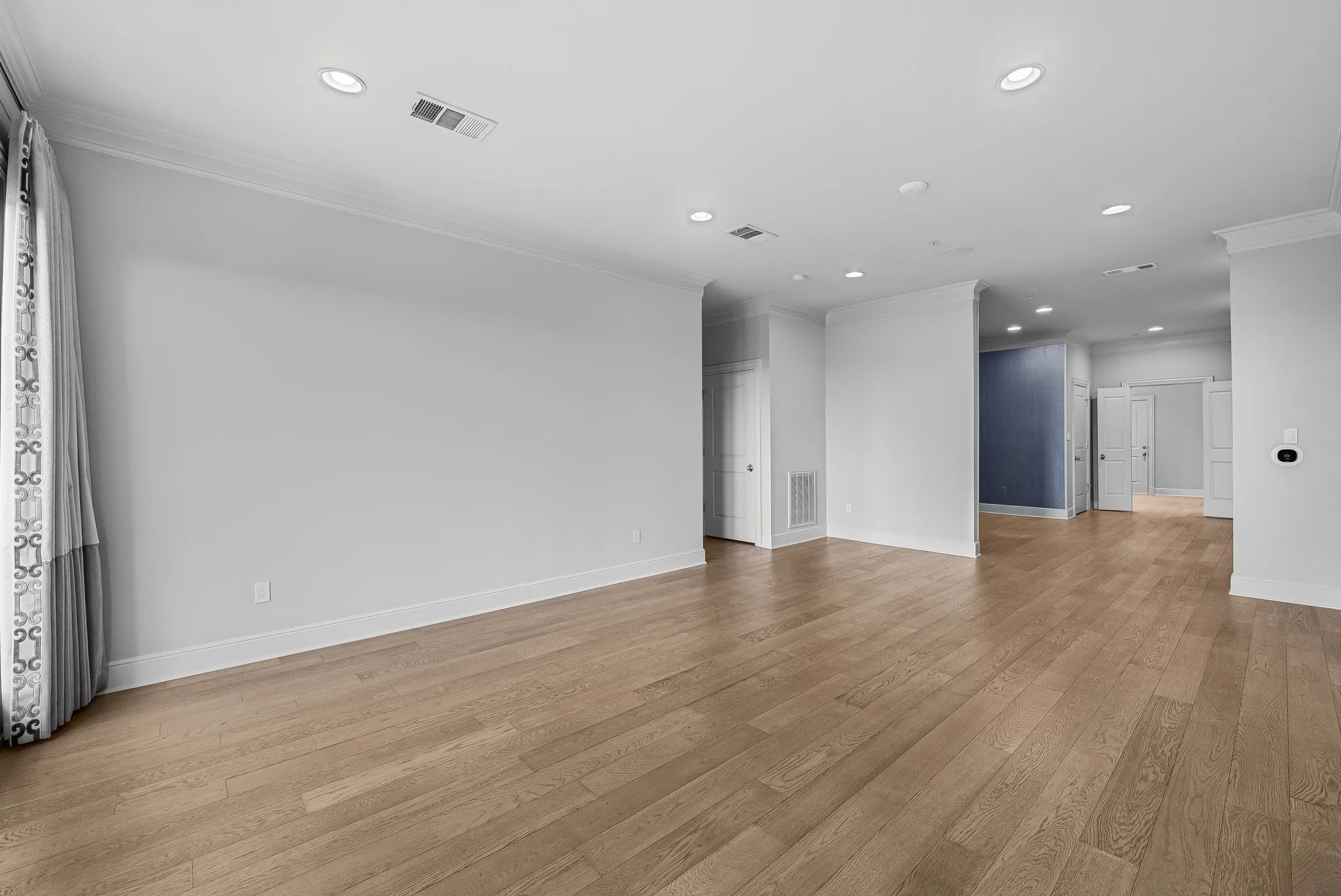 Condominium For Sale in Dallas County , 4240 Prescott Avenue 8B, Dallas, Texas 75219, 2 Bedroom, 3 Bathroom, 2 Garage spaces, 2,293 Sqft, built in 2004, mls#21337228, Real Estate Agent in Dallas, Homes For Sale in Dallas county, Homes For Sale in Dallas, Realtor in Dallas Texas, Real Estate Brokerage Independent Realty Texas, Luminita Cordes Realtor