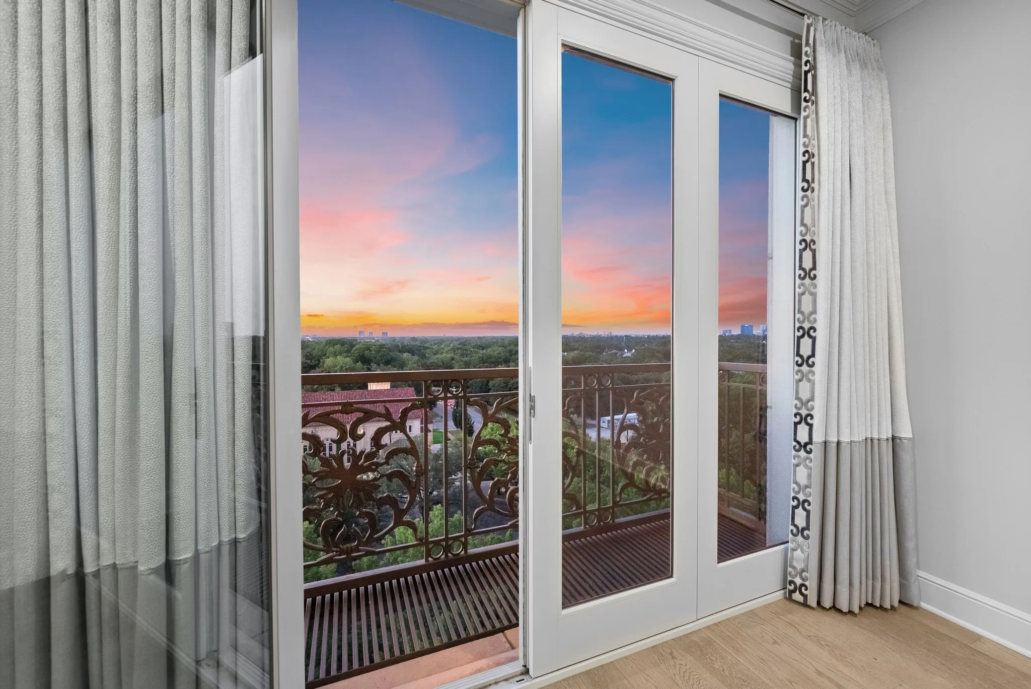 Condominium For Sale in Dallas County , 4240 Prescott Avenue 8B, Dallas, Texas 75219, 2 Bedroom, 3 Bathroom, 2 Garage spaces, 2,293 Sqft, built in 2004, mls#21337228, Real Estate Agent in Dallas, Homes For Sale in Dallas county, Homes For Sale in Dallas, Realtor in Dallas Texas, Real Estate Brokerage Independent Realty Texas, Luminita Cordes Realtor