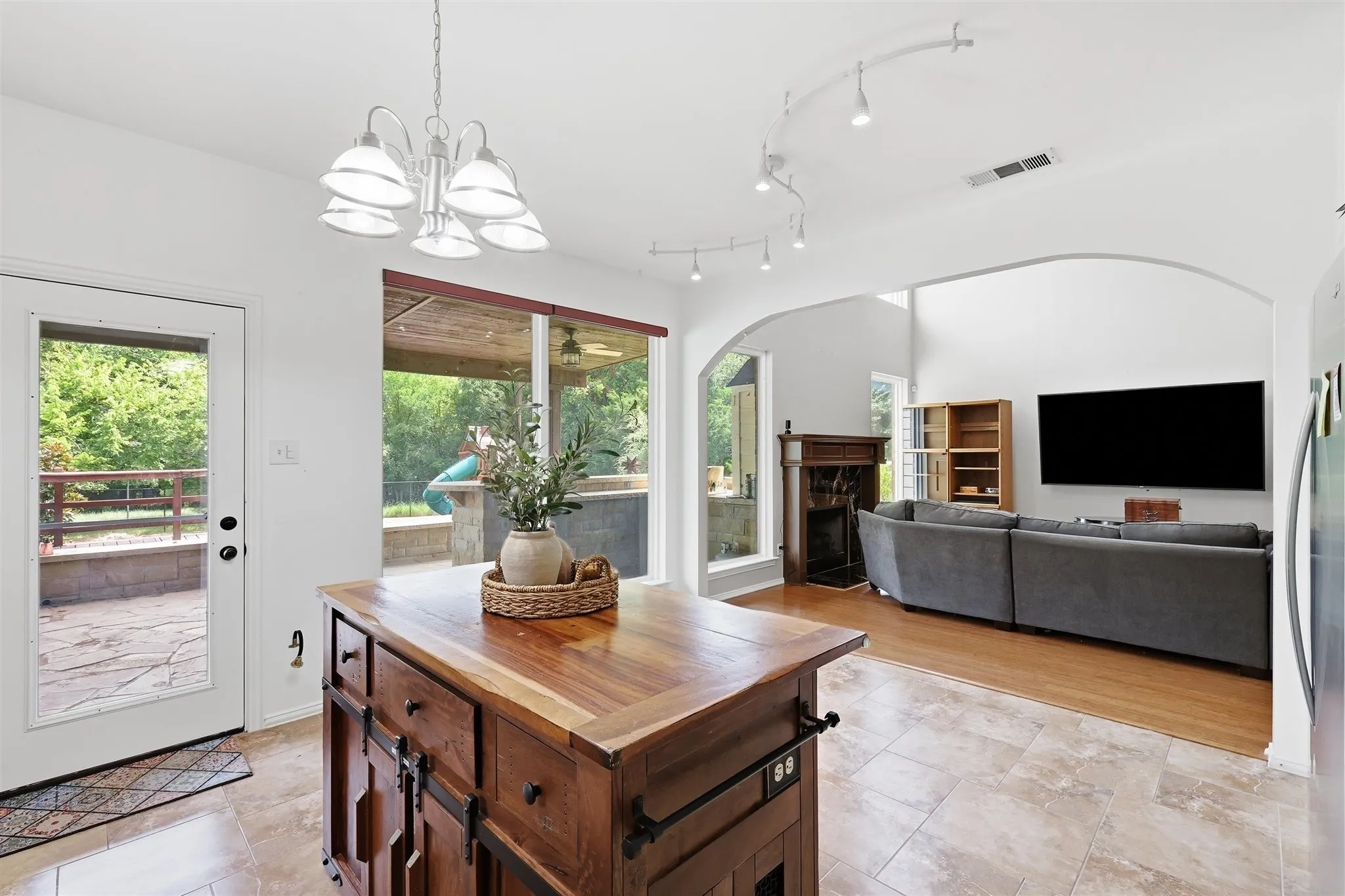 Single Family Residence For Sale in Denton County , 119 Dogwood Trail, Shady Shores, Texas 76208, 4 Bedroom, 3 Bathroom, 2 Garage spaces, 2,719 Sqft, built in 2003, mls#21331485, Real Estate Agent in Shady Shores, Homes For Sale in Denton county, Homes For Sale in Shady Shores, Realtor in Shady Shores Texas, Real Estate Brokerage Independent Realty Texas, Luminita Cordes Realtor