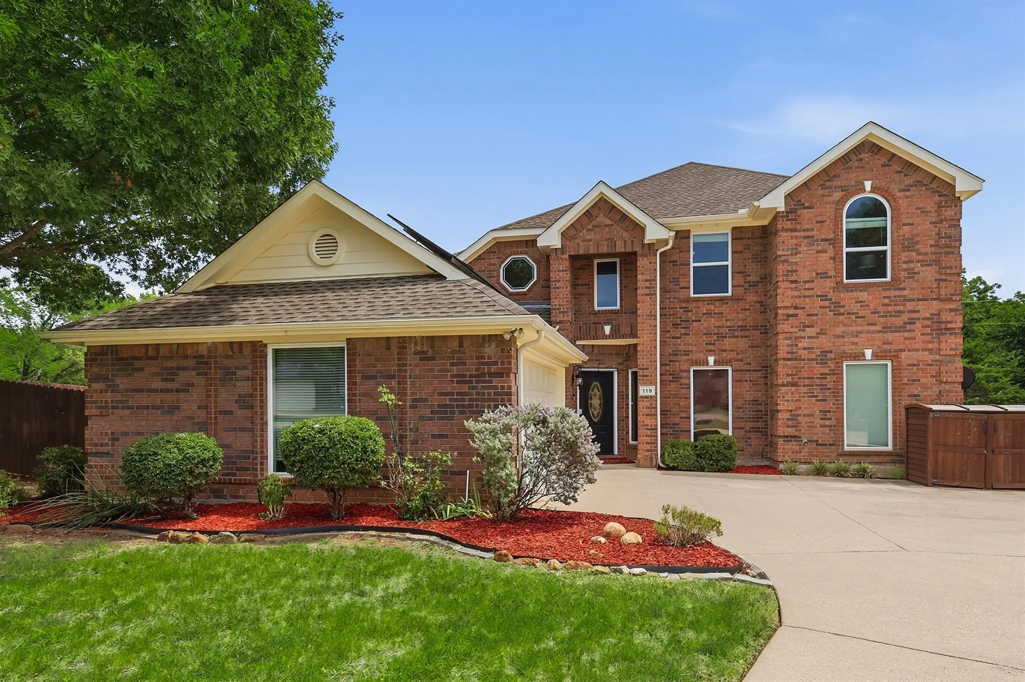 Single Family Residence For Sale in Denton County , 119 Dogwood Trail, Shady Shores, Texas 76208, 4 Bedroom, 3 Bathroom, 2 Garage spaces, 2,719 Sqft, built in 2003, mls#21331485, Real Estate Agent in Shady Shores, Homes For Sale in Denton county, Homes For Sale in Shady Shores, Realtor in Shady Shores Texas, Real Estate Brokerage Independent Realty Texas, Luminita Cordes Realtor