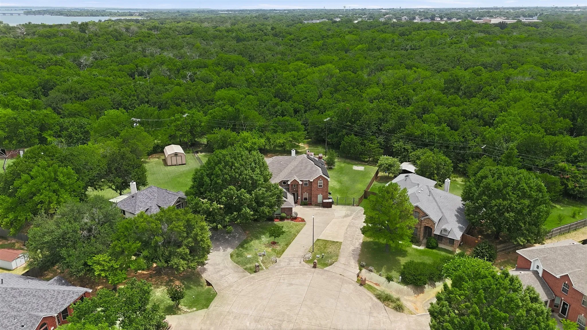 Single Family Residence For Sale in Denton County , 119 Dogwood Trail, Shady Shores, Texas 76208, 4 Bedroom, 3 Bathroom, 2 Garage spaces, 2,719 Sqft, built in 2003, mls#21331485, Real Estate Agent in Shady Shores, Homes For Sale in Denton county, Homes For Sale in Shady Shores, Realtor in Shady Shores Texas, Real Estate Brokerage Independent Realty Texas, Luminita Cordes Realtor