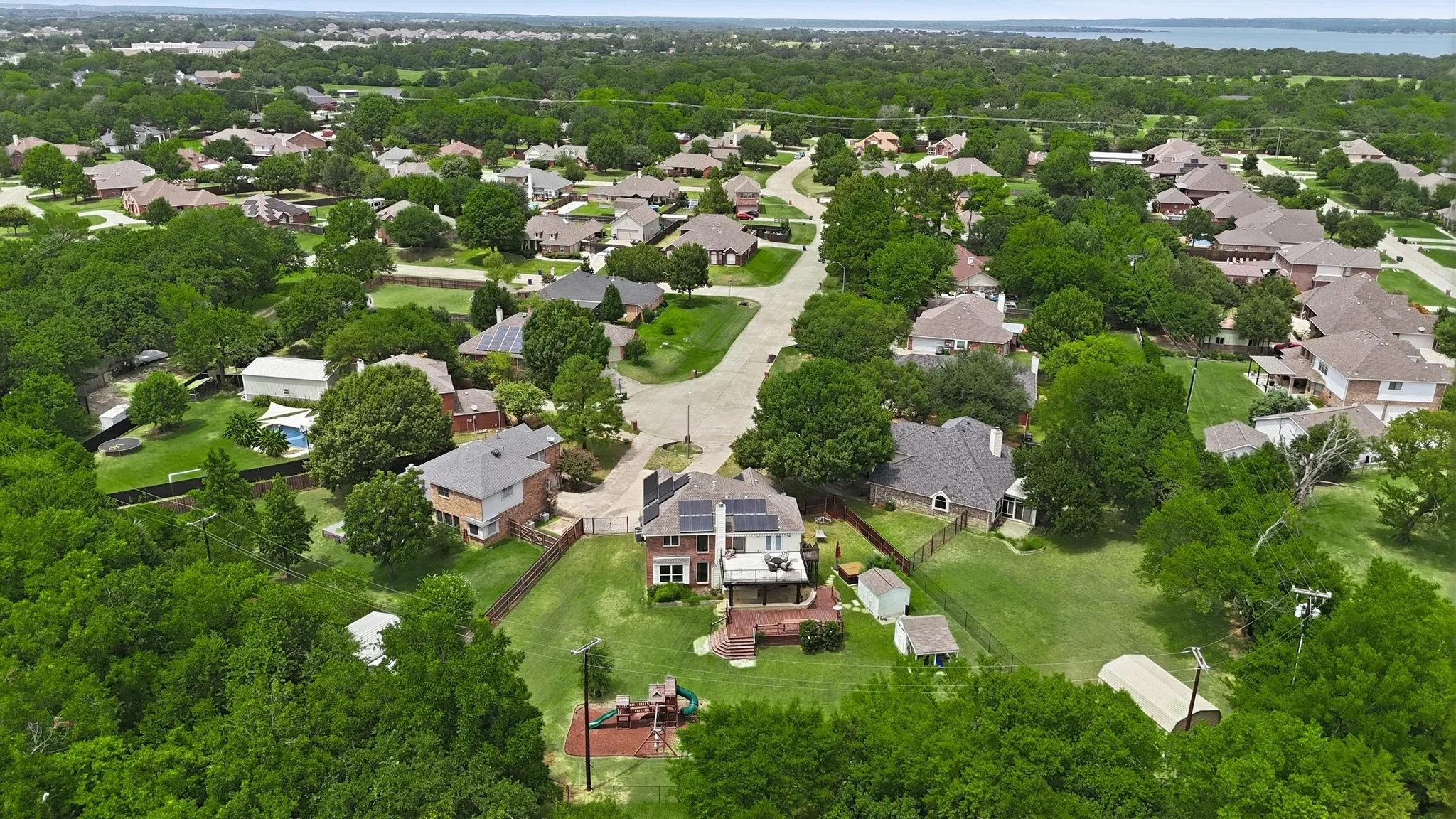Single Family Residence For Sale in Denton County , 119 Dogwood Trail, Shady Shores, Texas 76208, 4 Bedroom, 3 Bathroom, 2 Garage spaces, 2,719 Sqft, built in 2003, mls#21331485, Real Estate Agent in Shady Shores, Homes For Sale in Denton county, Homes For Sale in Shady Shores, Realtor in Shady Shores Texas, Real Estate Brokerage Independent Realty Texas, Luminita Cordes Realtor