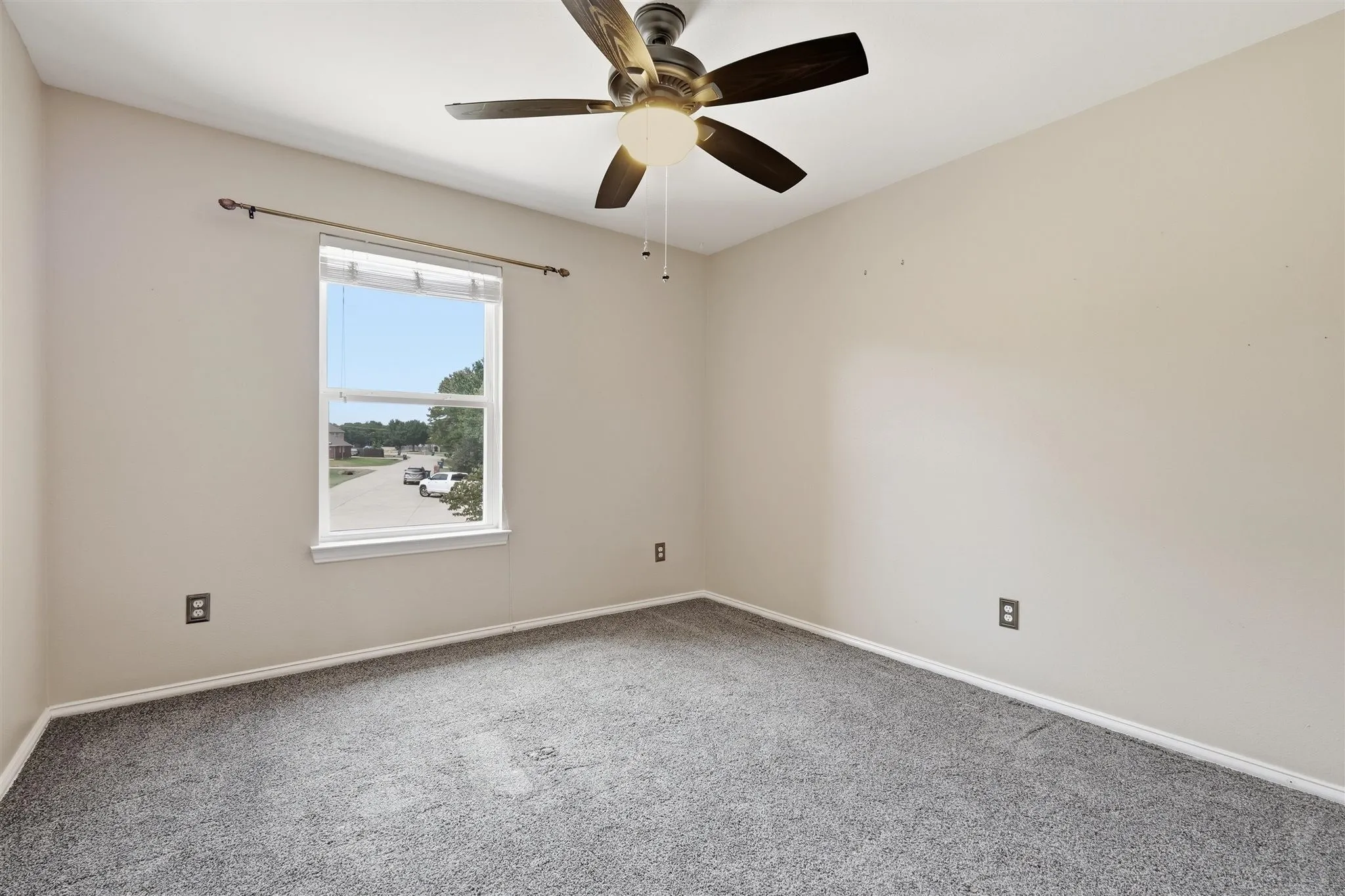 Single Family Residence For Sale in Denton County , 119 Dogwood Trail, Shady Shores, Texas 76208, 4 Bedroom, 3 Bathroom, 2 Garage spaces, 2,719 Sqft, built in 2003, mls#21331485, Real Estate Agent in Shady Shores, Homes For Sale in Denton county, Homes For Sale in Shady Shores, Realtor in Shady Shores Texas, Real Estate Brokerage Independent Realty Texas, Luminita Cordes Realtor