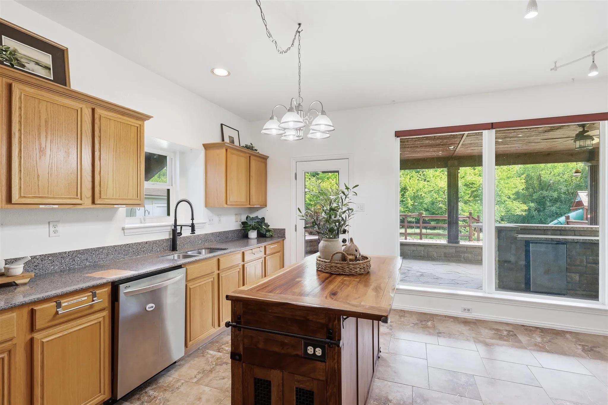 Single Family Residence For Sale in Denton County , 119 Dogwood Trail, Shady Shores, Texas 76208, 4 Bedroom, 3 Bathroom, 2 Garage spaces, 2,719 Sqft, built in 2003, mls#21331485, Real Estate Agent in Shady Shores, Homes For Sale in Denton county, Homes For Sale in Shady Shores, Realtor in Shady Shores Texas, Real Estate Brokerage Independent Realty Texas, Luminita Cordes Realtor