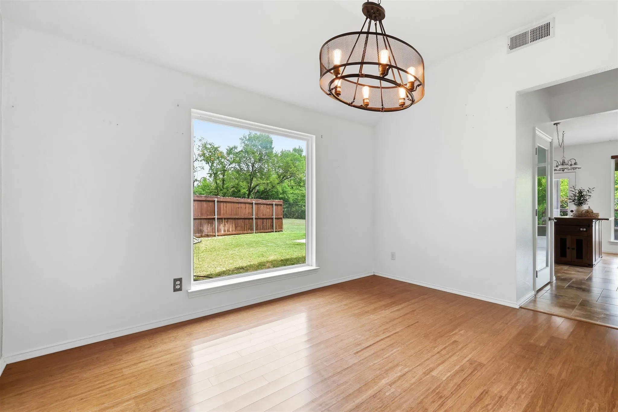 Single Family Residence For Sale in Denton County , 119 Dogwood Trail, Shady Shores, Texas 76208, 4 Bedroom, 3 Bathroom, 2 Garage spaces, 2,719 Sqft, built in 2003, mls#21331485, Real Estate Agent in Shady Shores, Homes For Sale in Denton county, Homes For Sale in Shady Shores, Realtor in Shady Shores Texas, Real Estate Brokerage Independent Realty Texas, Luminita Cordes Realtor