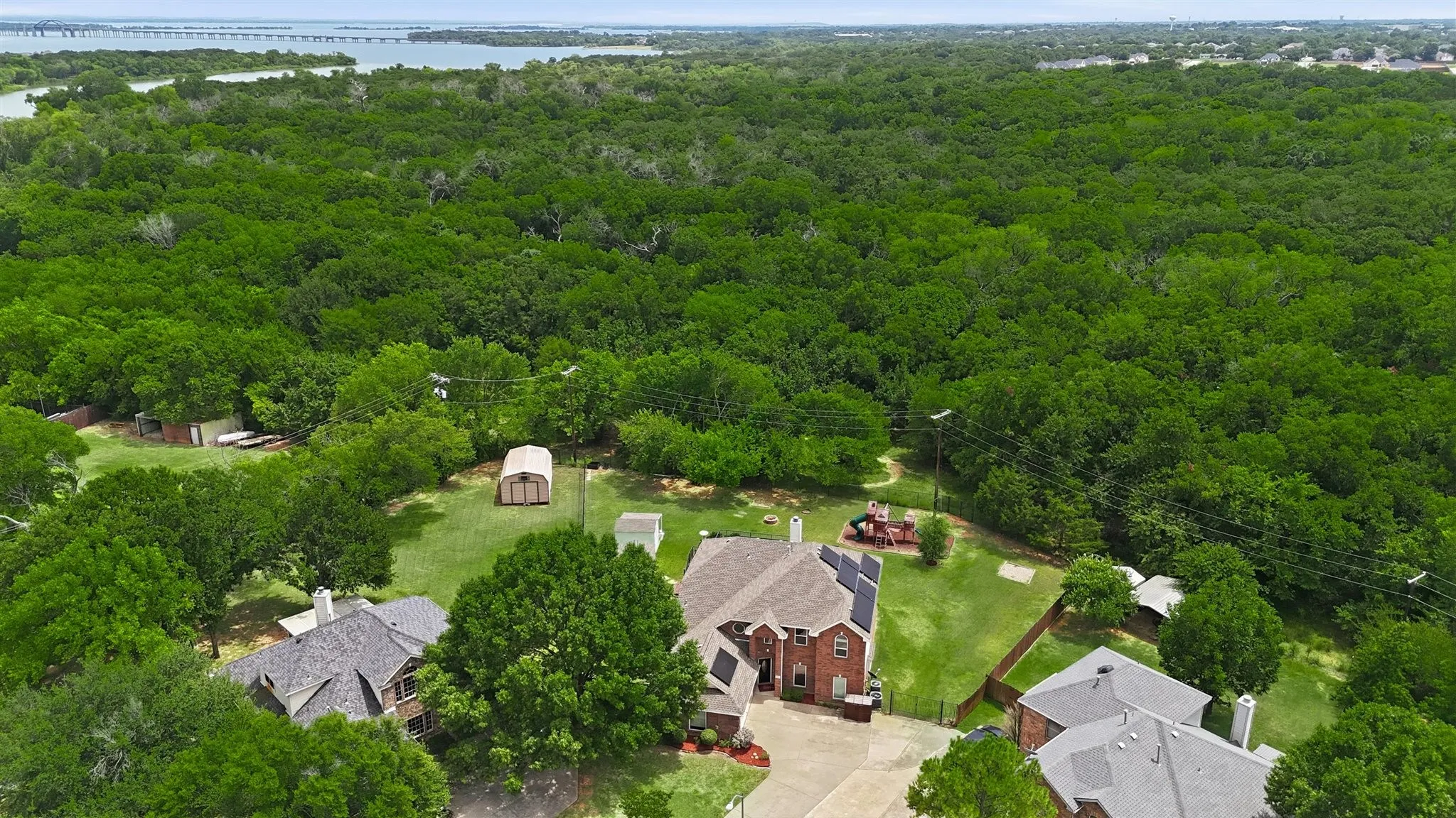 Single Family Residence For Sale in Denton County , 119 Dogwood Trail, Shady Shores, Texas 76208, 4 Bedroom, 3 Bathroom, 2 Garage spaces, 2,719 Sqft, built in 2003, mls#21331485, Real Estate Agent in Shady Shores, Homes For Sale in Denton county, Homes For Sale in Shady Shores, Realtor in Shady Shores Texas, Real Estate Brokerage Independent Realty Texas, Luminita Cordes Realtor