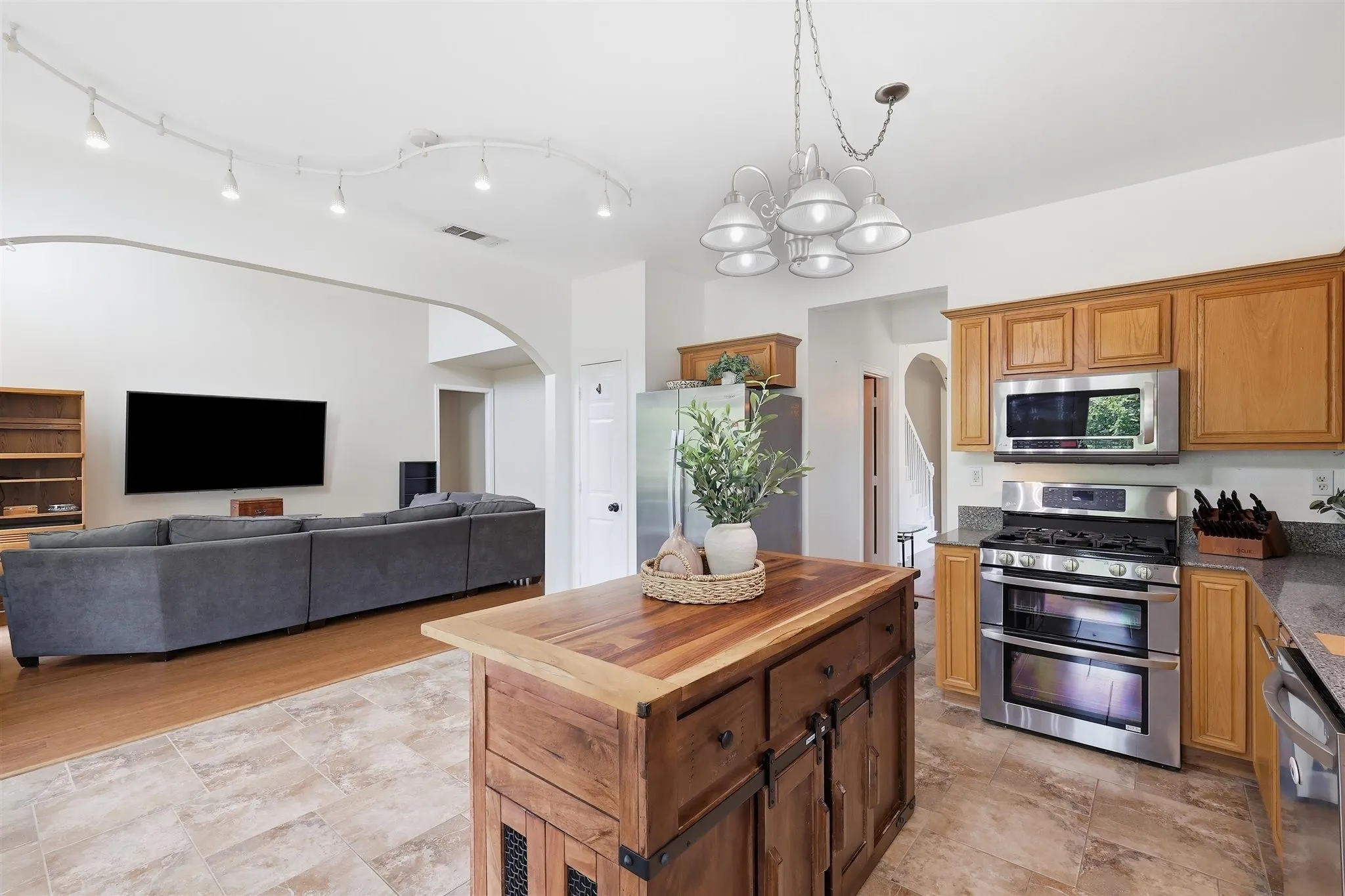 Single Family Residence For Sale in Denton County , 119 Dogwood Trail, Shady Shores, Texas 76208, 4 Bedroom, 3 Bathroom, 2 Garage spaces, 2,719 Sqft, built in 2003, mls#21331485, Real Estate Agent in Shady Shores, Homes For Sale in Denton county, Homes For Sale in Shady Shores, Realtor in Shady Shores Texas, Real Estate Brokerage Independent Realty Texas, Luminita Cordes Realtor