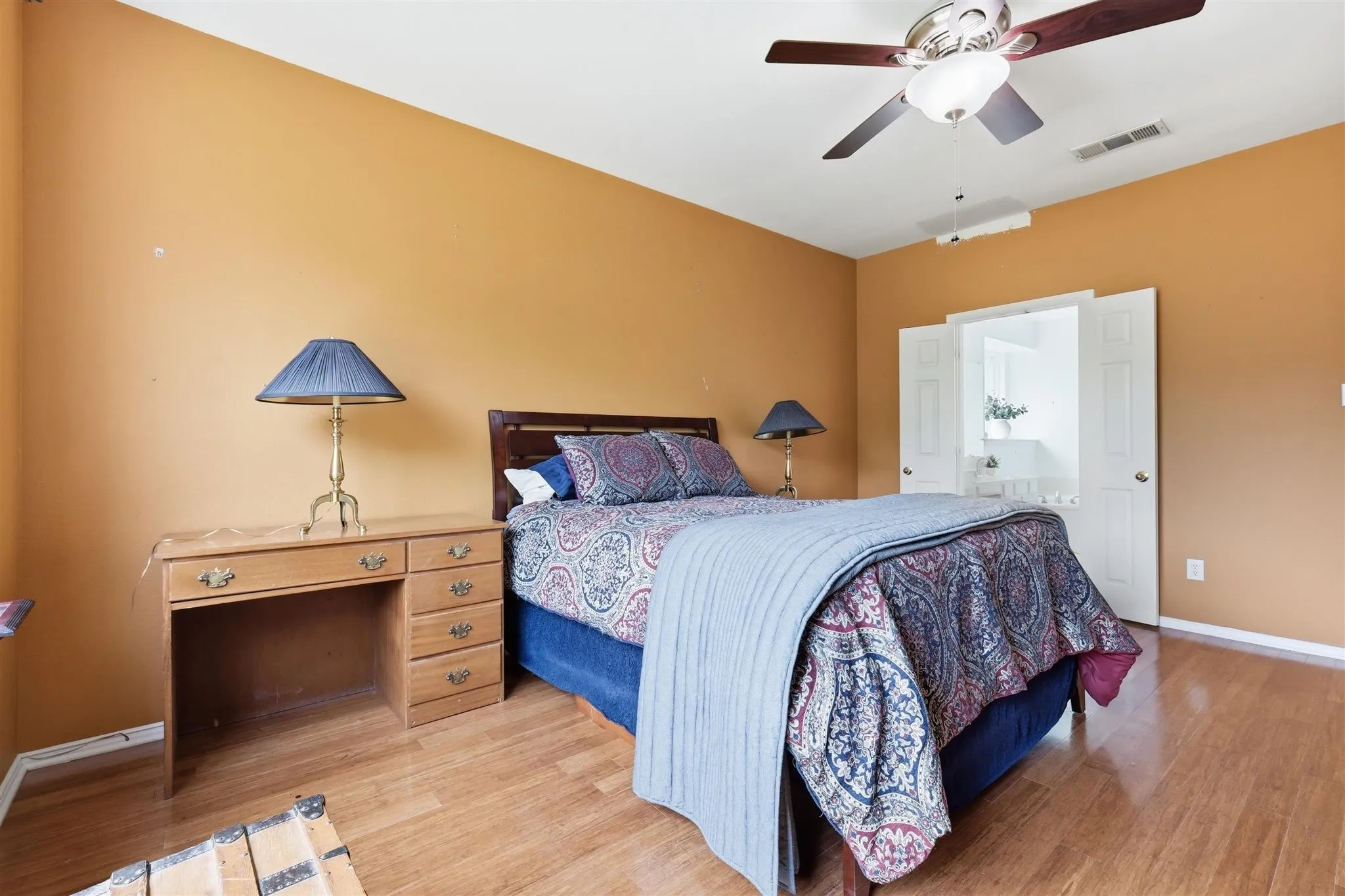 Single Family Residence For Sale in Denton County , 119 Dogwood Trail, Shady Shores, Texas 76208, 4 Bedroom, 3 Bathroom, 2 Garage spaces, 2,719 Sqft, built in 2003, mls#21331485, Real Estate Agent in Shady Shores, Homes For Sale in Denton county, Homes For Sale in Shady Shores, Realtor in Shady Shores Texas, Real Estate Brokerage Independent Realty Texas, Luminita Cordes Realtor