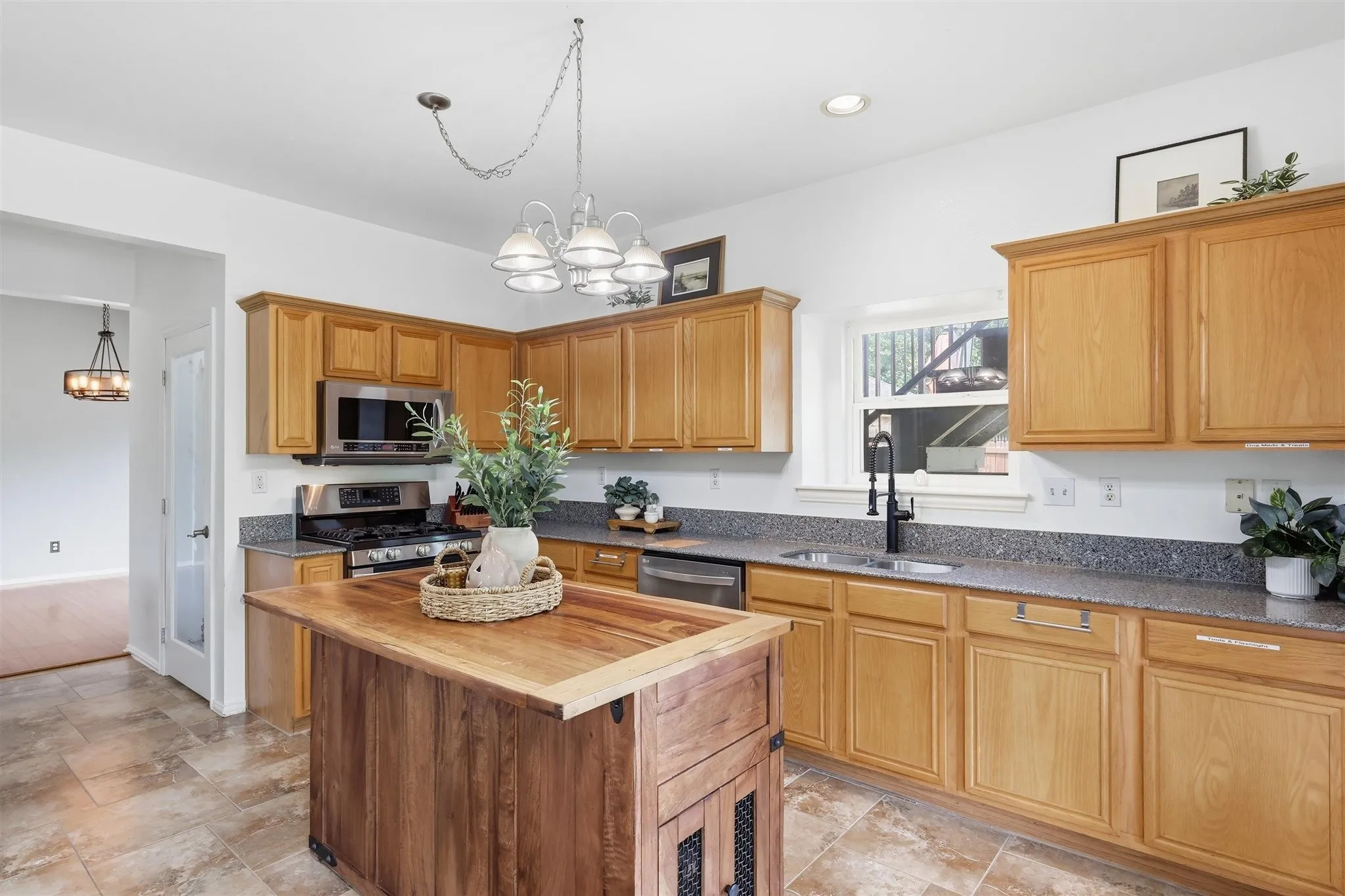 Single Family Residence For Sale in Denton County , 119 Dogwood Trail, Shady Shores, Texas 76208, 4 Bedroom, 3 Bathroom, 2 Garage spaces, 2,719 Sqft, built in 2003, mls#21331485, Real Estate Agent in Shady Shores, Homes For Sale in Denton county, Homes For Sale in Shady Shores, Realtor in Shady Shores Texas, Real Estate Brokerage Independent Realty Texas, Luminita Cordes Realtor
