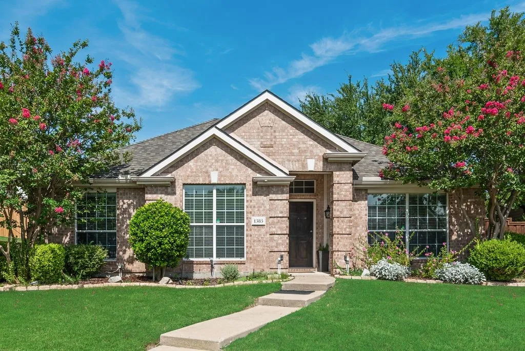 Single Family Residence For Sale in Rockwall County , 1385 San Rafael Drive, Rockwall, Texas 75087, 4 Bedroom, 2 Bathroom, 2 Garage spaces, 2,011 Sqft, built in 2002, mls#21340118, Real Estate Agent in Rockwall, Homes For Sale in Rockwall county, Homes For Sale in Rockwall, Realtor in Rockwall Texas, Real Estate Brokerage Independent Realty Texas, Luminita Cordes Realtor