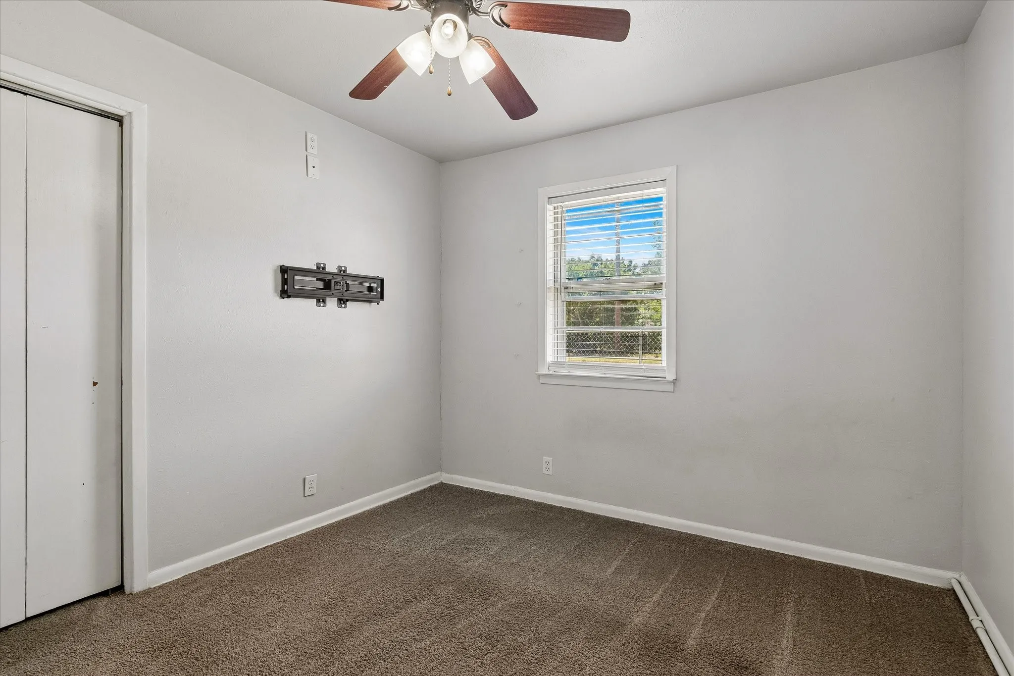 Single Family Residence For Rent in Denton County , 3800 Atlas Drive, Denton, Texas 76209, 4 Bedroom, 1 Bathroom, Garage spaces, 1,056 Sqft, built in 1965, mls#21345816, Real Estate Agent in Denton, Homes For Rent in Denton county, Homes For Rent in Denton, Realtor in Denton Texas, Real Estate Brokerage Independent Realty Texas, Luminita Cordes Realtor