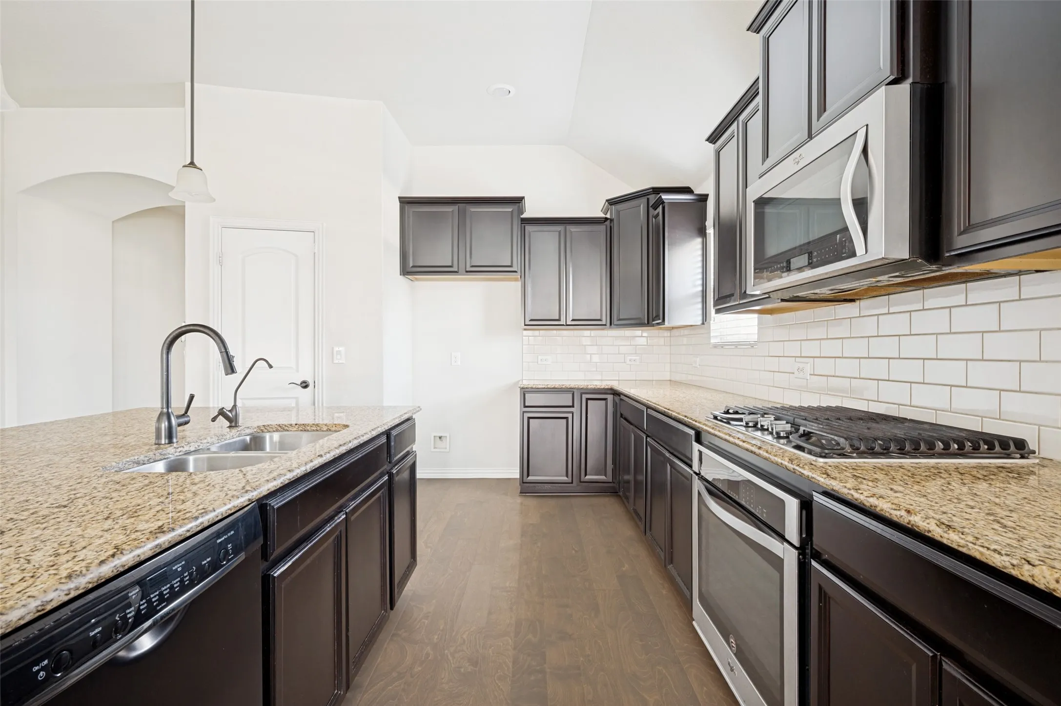Single Family Residence For Rent in Denton County , 432 Keel Lane, Little Elm, Texas 75068, 3 Bedroom, 2 Bathroom, 2 Garage spaces, 2,246 Sqft, built in 2016, mls#21345840, Real Estate Agent in Little Elm, Homes For Rent in Denton county, Homes For Rent in Little Elm, Realtor in Little Elm Texas, Real Estate Brokerage Independent Realty Texas, Luminita Cordes Realtor
