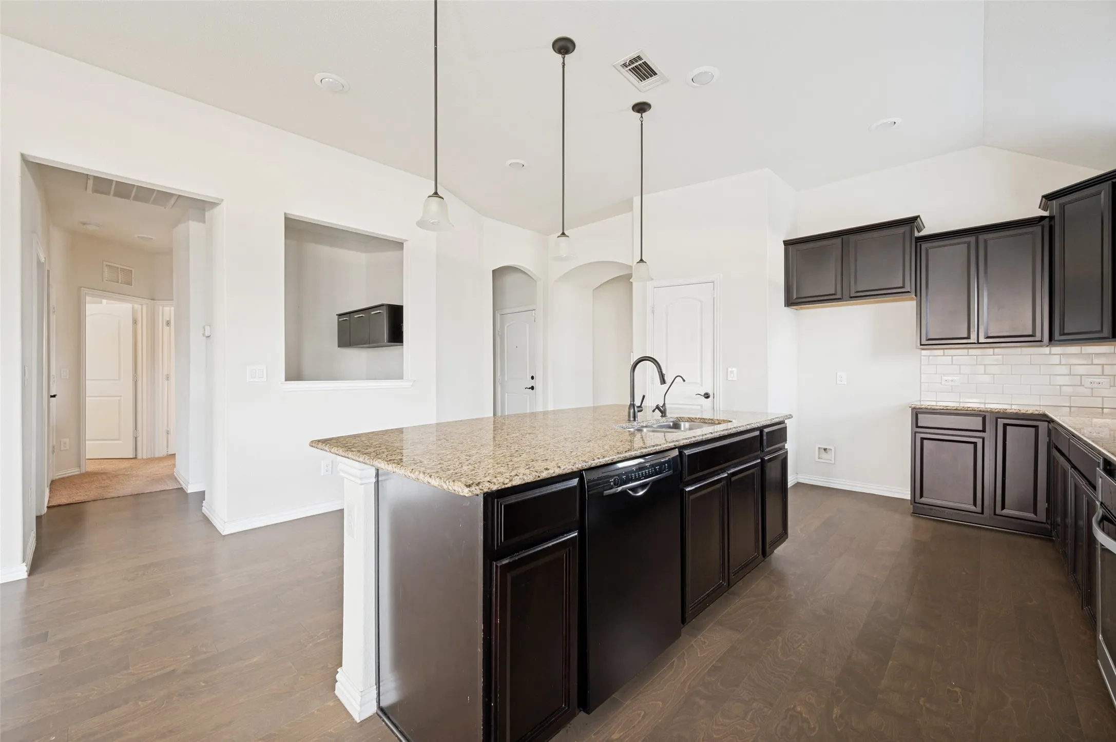 Single Family Residence For Rent in Denton County , 432 Keel Lane, Little Elm, Texas 75068, 3 Bedroom, 2 Bathroom, 2 Garage spaces, 2,246 Sqft, built in 2016, mls#21345840, Real Estate Agent in Little Elm, Homes For Rent in Denton county, Homes For Rent in Little Elm, Realtor in Little Elm Texas, Real Estate Brokerage Independent Realty Texas, Luminita Cordes Realtor