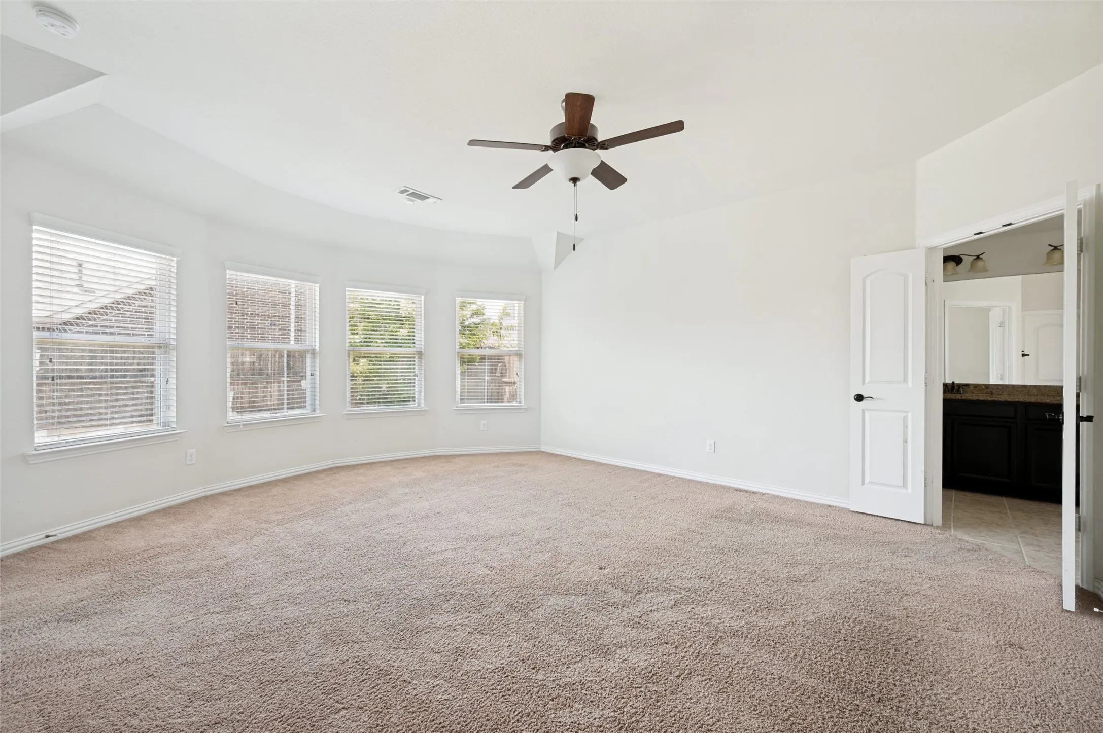 Single Family Residence For Rent in Denton County , 432 Keel Lane, Little Elm, Texas 75068, 3 Bedroom, 2 Bathroom, 2 Garage spaces, 2,246 Sqft, built in 2016, mls#21345840, Real Estate Agent in Little Elm, Homes For Rent in Denton county, Homes For Rent in Little Elm, Realtor in Little Elm Texas, Real Estate Brokerage Independent Realty Texas, Luminita Cordes Realtor