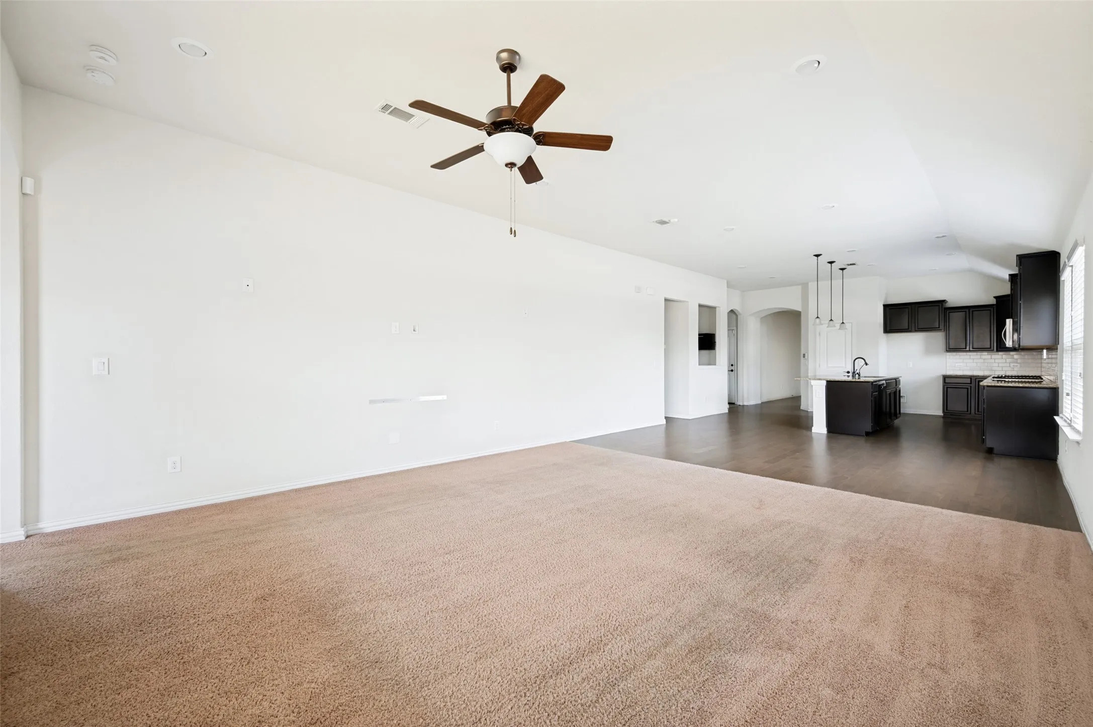 Single Family Residence For Rent in Denton County , 432 Keel Lane, Little Elm, Texas 75068, 3 Bedroom, 2 Bathroom, 2 Garage spaces, 2,246 Sqft, built in 2016, mls#21345840, Real Estate Agent in Little Elm, Homes For Rent in Denton county, Homes For Rent in Little Elm, Realtor in Little Elm Texas, Real Estate Brokerage Independent Realty Texas, Luminita Cordes Realtor