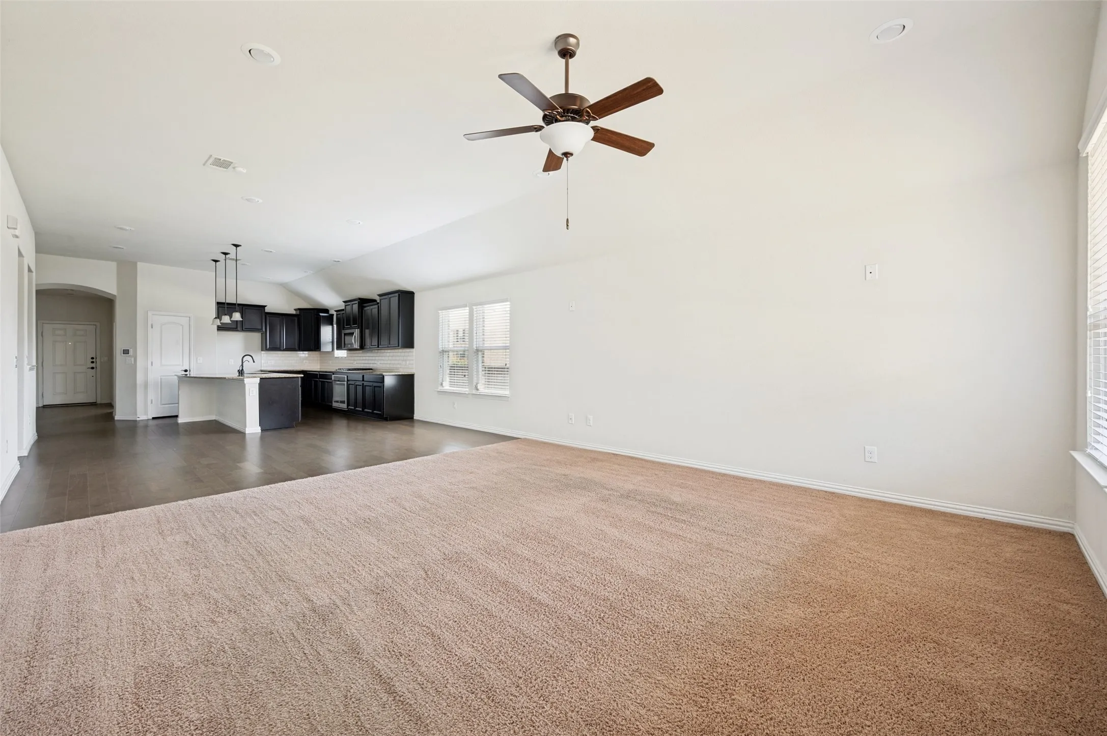 Single Family Residence For Rent in Denton County , 432 Keel Lane, Little Elm, Texas 75068, 3 Bedroom, 2 Bathroom, 2 Garage spaces, 2,246 Sqft, built in 2016, mls#21345840, Real Estate Agent in Little Elm, Homes For Rent in Denton county, Homes For Rent in Little Elm, Realtor in Little Elm Texas, Real Estate Brokerage Independent Realty Texas, Luminita Cordes Realtor