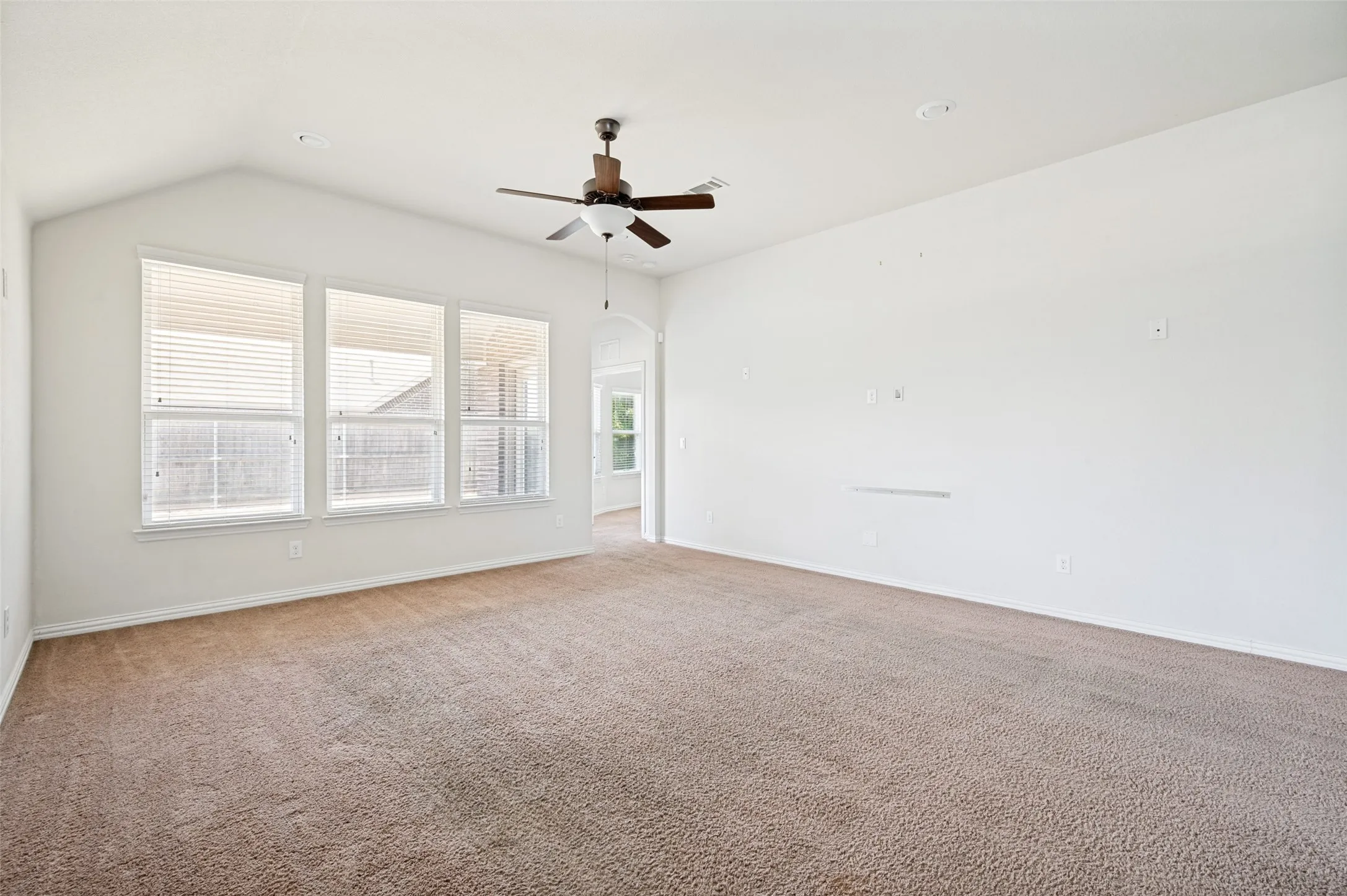 Single Family Residence For Rent in Denton County , 432 Keel Lane, Little Elm, Texas 75068, 3 Bedroom, 2 Bathroom, 2 Garage spaces, 2,246 Sqft, built in 2016, mls#21345840, Real Estate Agent in Little Elm, Homes For Rent in Denton county, Homes For Rent in Little Elm, Realtor in Little Elm Texas, Real Estate Brokerage Independent Realty Texas, Luminita Cordes Realtor