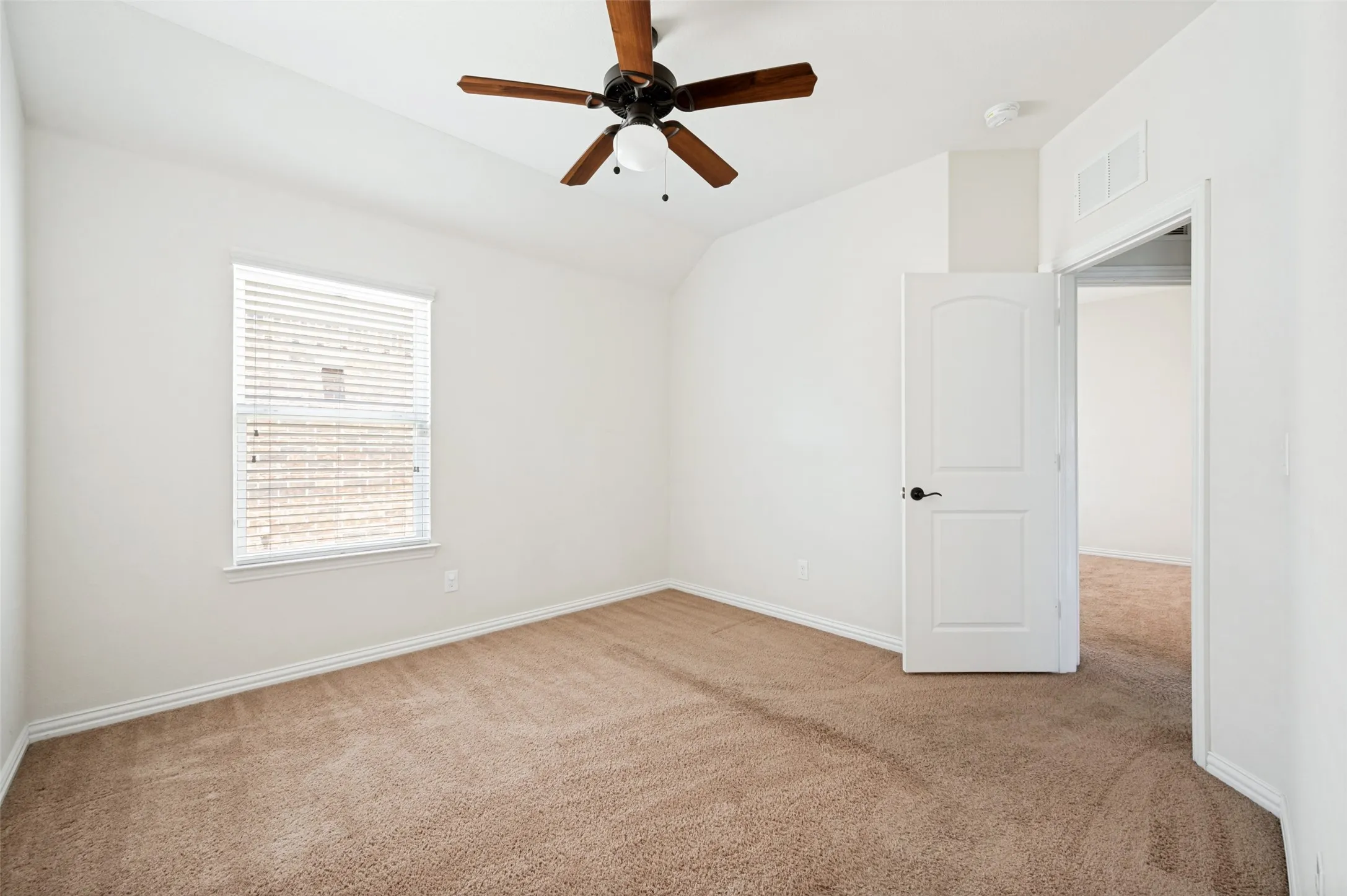 Single Family Residence For Rent in Denton County , 432 Keel Lane, Little Elm, Texas 75068, 3 Bedroom, 2 Bathroom, 2 Garage spaces, 2,246 Sqft, built in 2016, mls#21345840, Real Estate Agent in Little Elm, Homes For Rent in Denton county, Homes For Rent in Little Elm, Realtor in Little Elm Texas, Real Estate Brokerage Independent Realty Texas, Luminita Cordes Realtor