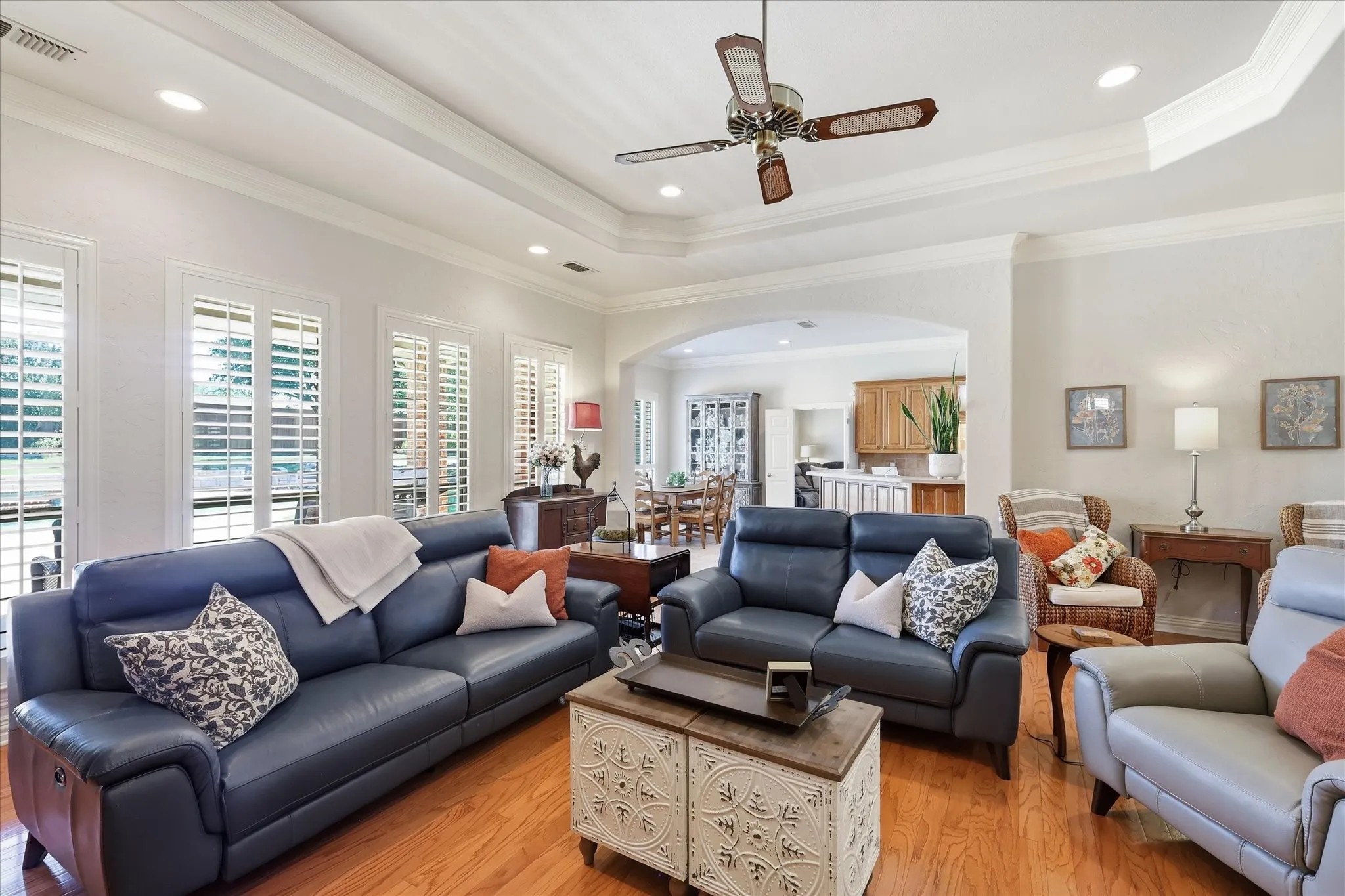 Ceiling fan too. Spacious and opening out to the kitchen