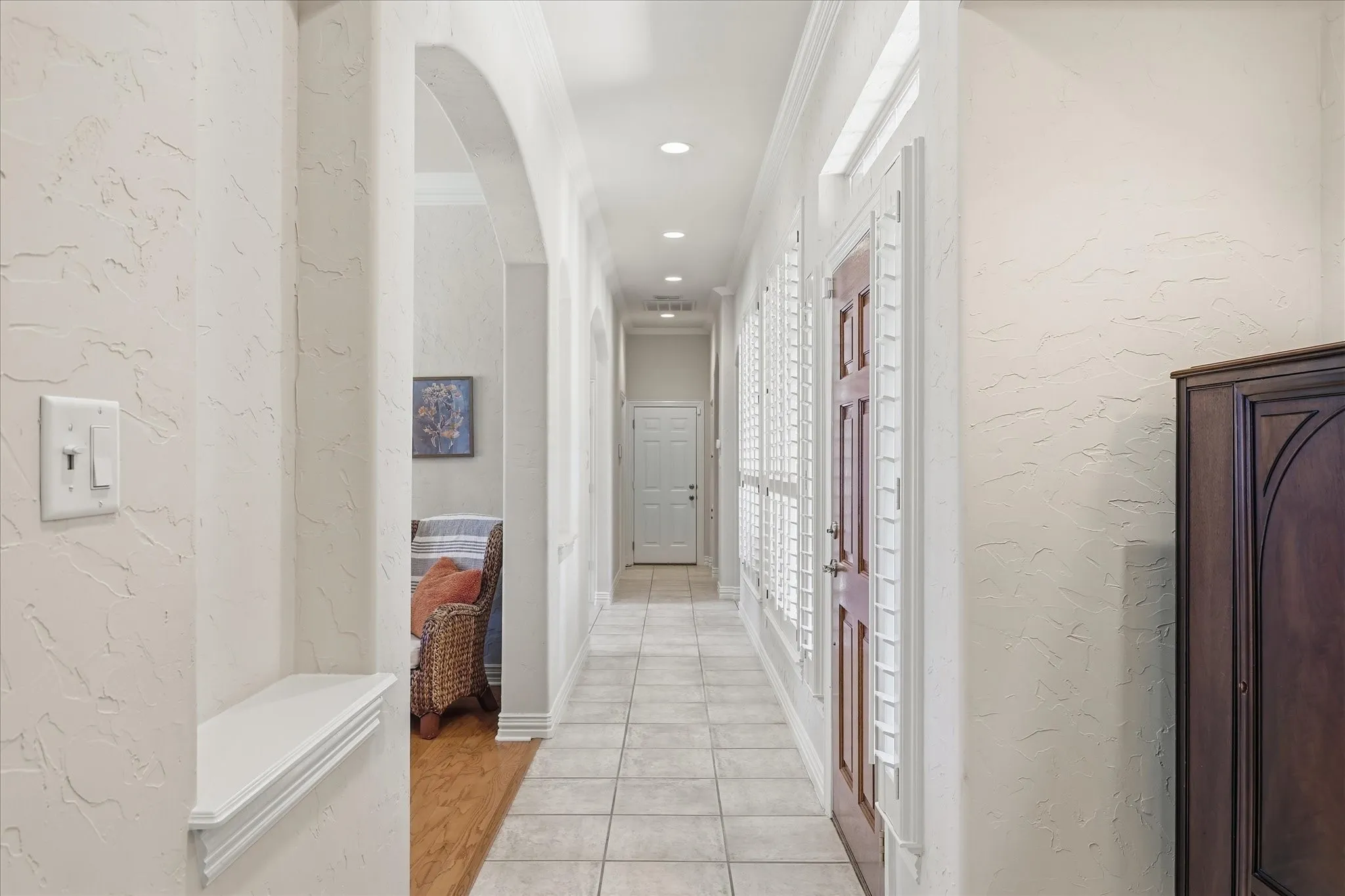 So light and bright. To the right the hallway to the garage .