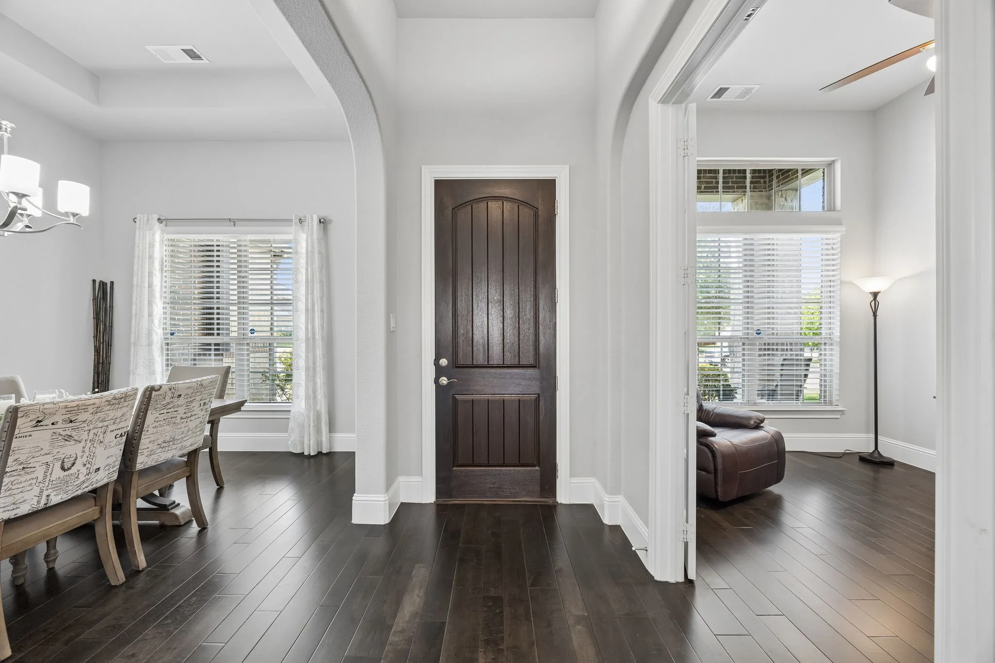 Single Family Residence For Sale in Collin County , 11510 La Salle Road, Frisco, Texas 75035, 3 Bedroom, 3 Bathroom, 2 Garage spaces, 2,955 Sqft, built in 2018, mls#21344568, Real Estate Agent in Frisco, Homes For Sale in Collin county, Homes For Sale in Frisco, Realtor in Frisco Texas, Real Estate Brokerage Independent Realty Texas, Luminita Cordes Realtor