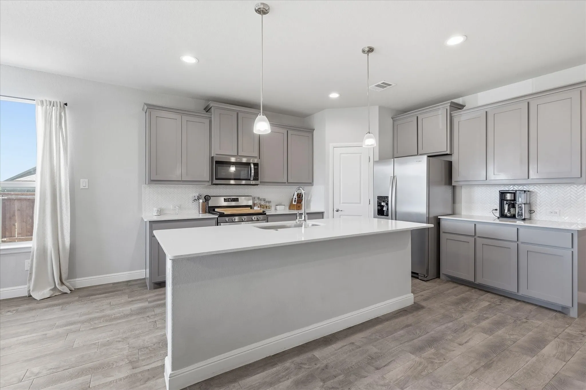 Single Family Residence For Sale in Tarrant County , 14157 Cassiopeia Drive, Haslet, Texas 76052, 5 Bedroom, 4 Bathroom, 3 Garage spaces, 2,822 Sqft, built in 2021, mls#21344648, Real Estate Agent in Haslet, Homes For Sale in Tarrant county, Homes For Sale in Haslet, Realtor in Haslet Texas, Real Estate Brokerage Independent Realty Texas, Luminita Cordes Realtor