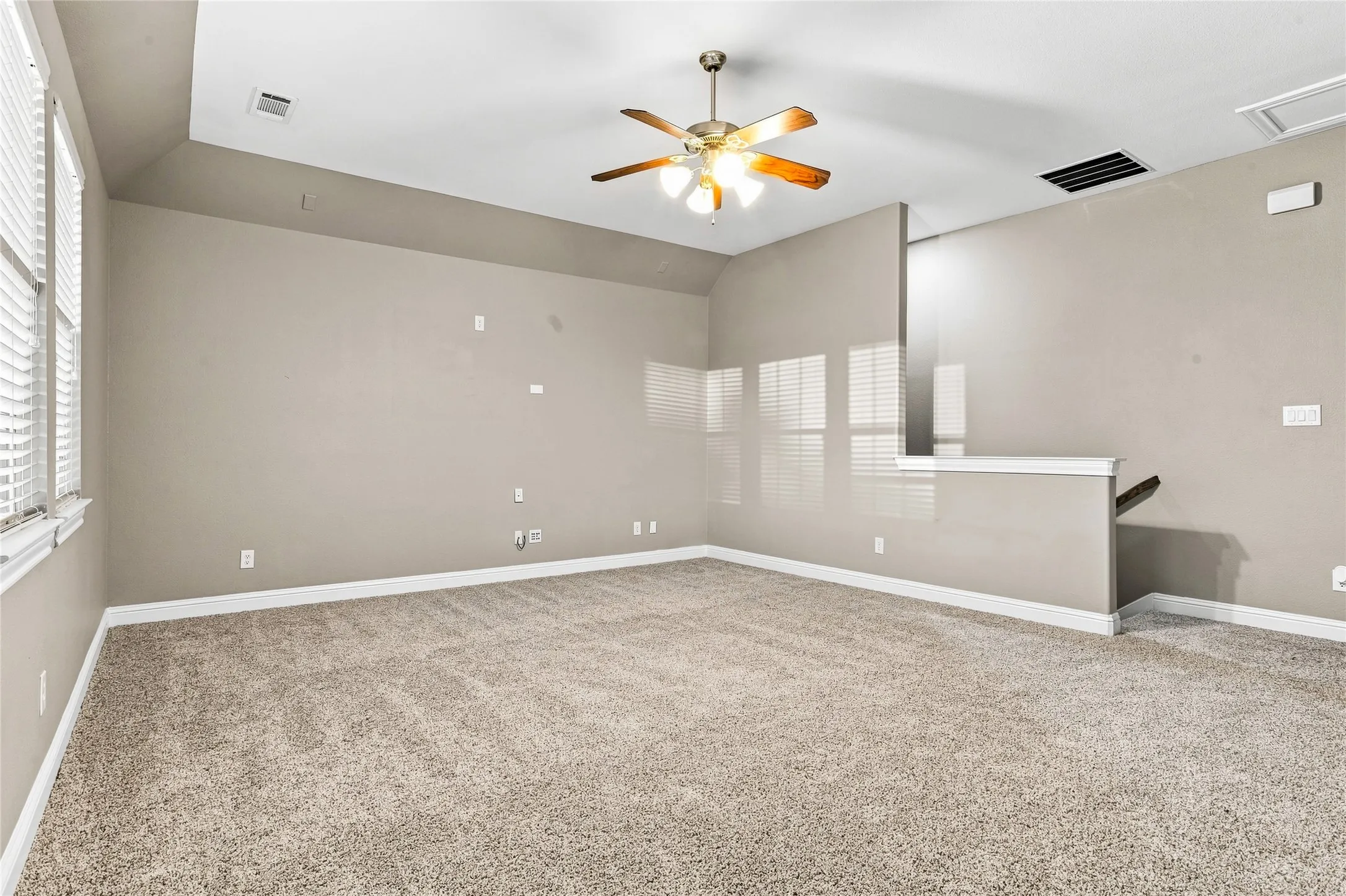 Single Family Residence For Sale in Rockwall County , 727 Fairfax Lane, Rockwall, Texas 75087, 5 Bedroom, 4 Bathroom, 2 Garage spaces, 3,846 Sqft, built in 2010, mls#21344608, Real Estate Agent in Rockwall, Homes For Sale in Rockwall county, Homes For Sale in Rockwall, Realtor in Rockwall Texas, Real Estate Brokerage Independent Realty Texas, Luminita Cordes Realtor