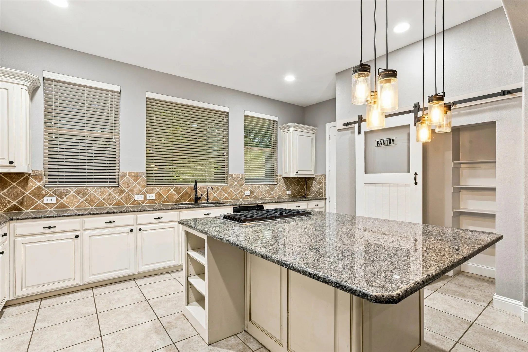 Single Family Residence For Sale in Rockwall County , 727 Fairfax Lane, Rockwall, Texas 75087, 5 Bedroom, 4 Bathroom, 2 Garage spaces, 3,846 Sqft, built in 2010, mls#21344608, Real Estate Agent in Rockwall, Homes For Sale in Rockwall county, Homes For Sale in Rockwall, Realtor in Rockwall Texas, Real Estate Brokerage Independent Realty Texas, Luminita Cordes Realtor