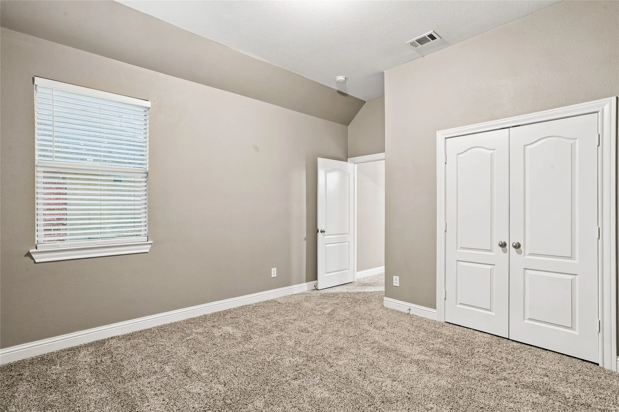Single Family Residence For Sale in Rockwall County , 727 Fairfax Lane, Rockwall, Texas 75087, 5 Bedroom, 4 Bathroom, 2 Garage spaces, 3,846 Sqft, built in 2010, mls#21344608, Real Estate Agent in Rockwall, Homes For Sale in Rockwall county, Homes For Sale in Rockwall, Realtor in Rockwall Texas, Real Estate Brokerage Independent Realty Texas, Luminita Cordes Realtor