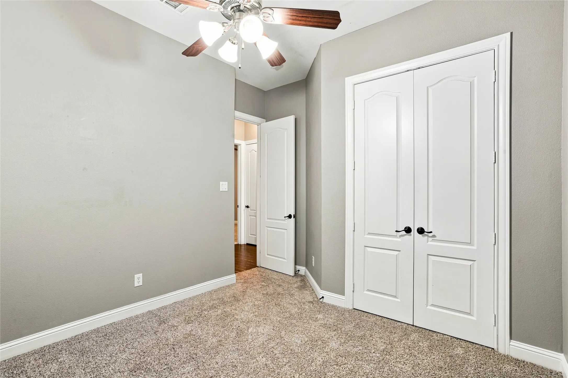 Single Family Residence For Sale in Rockwall County , 727 Fairfax Lane, Rockwall, Texas 75087, 5 Bedroom, 4 Bathroom, 2 Garage spaces, 3,846 Sqft, built in 2010, mls#21344608, Real Estate Agent in Rockwall, Homes For Sale in Rockwall county, Homes For Sale in Rockwall, Realtor in Rockwall Texas, Real Estate Brokerage Independent Realty Texas, Luminita Cordes Realtor