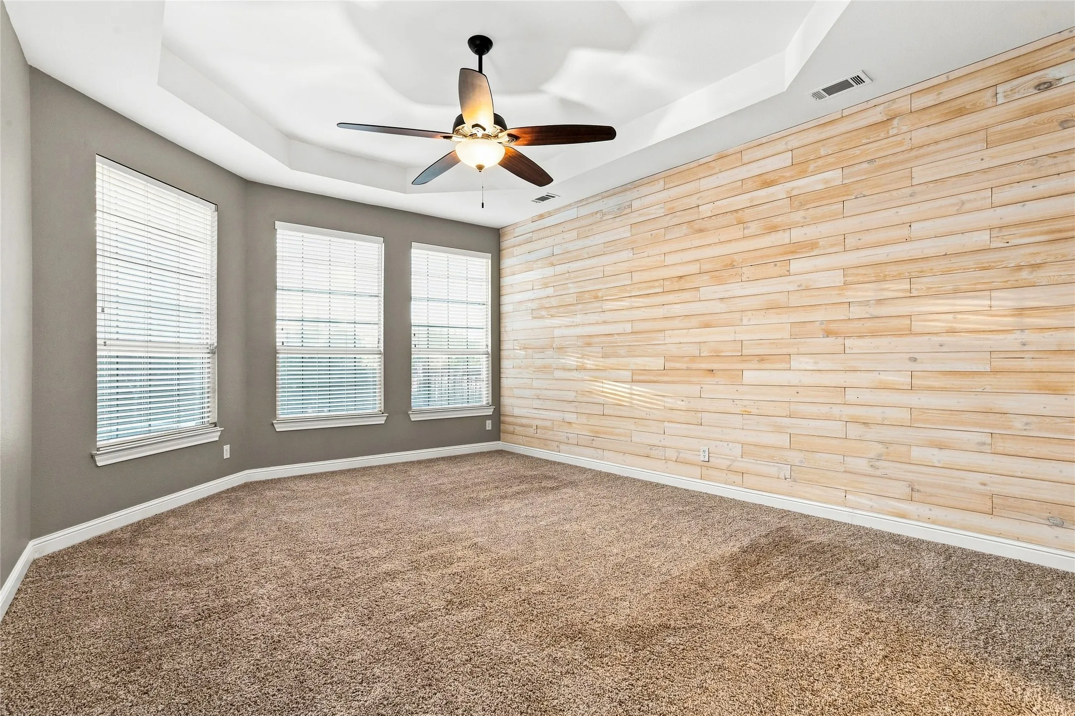 Single Family Residence For Sale in Rockwall County , 727 Fairfax Lane, Rockwall, Texas 75087, 5 Bedroom, 4 Bathroom, 2 Garage spaces, 3,846 Sqft, built in 2010, mls#21344608, Real Estate Agent in Rockwall, Homes For Sale in Rockwall county, Homes For Sale in Rockwall, Realtor in Rockwall Texas, Real Estate Brokerage Independent Realty Texas, Luminita Cordes Realtor