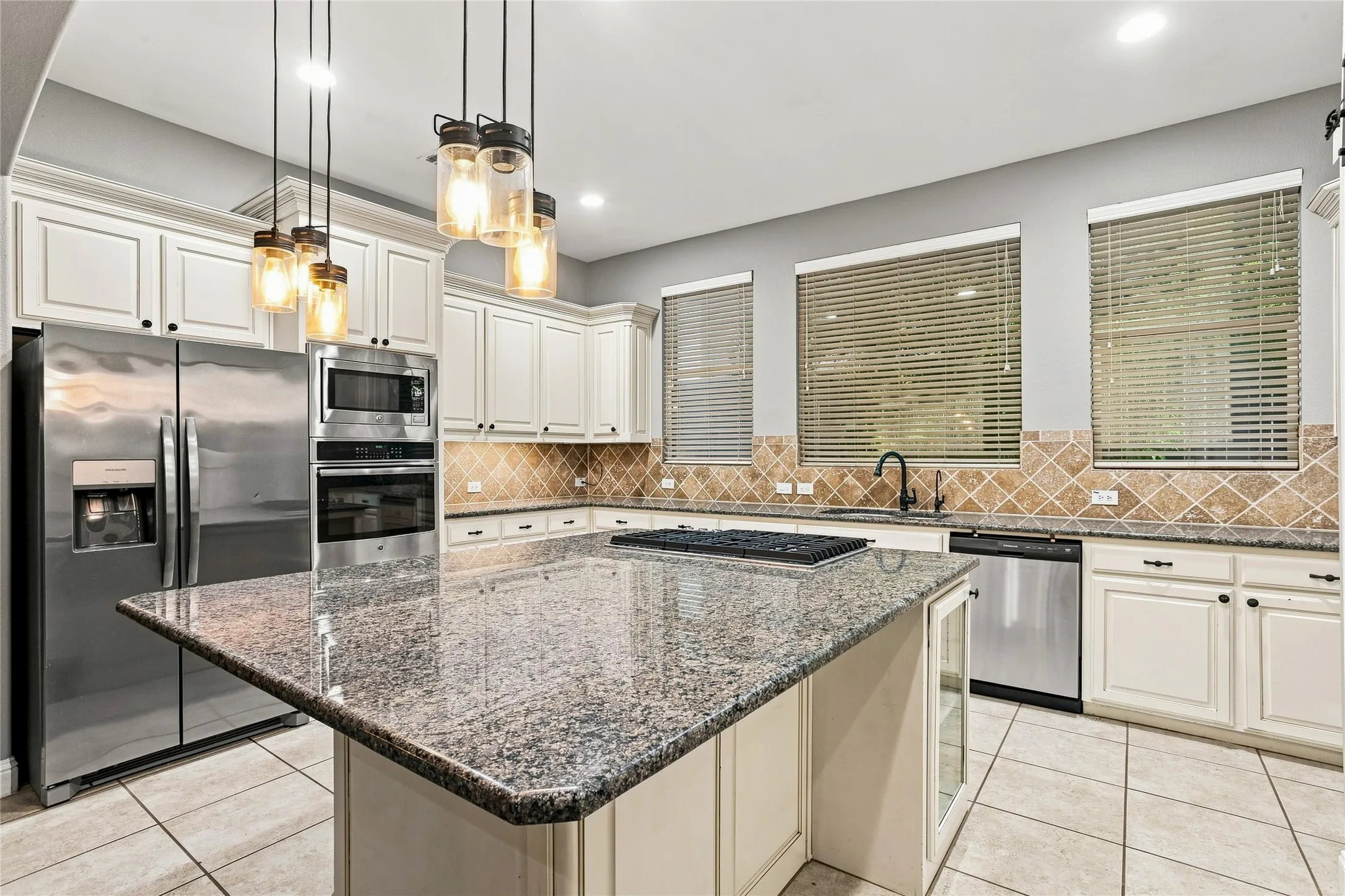 Single Family Residence For Sale in Rockwall County , 727 Fairfax Lane, Rockwall, Texas 75087, 5 Bedroom, 4 Bathroom, 2 Garage spaces, 3,846 Sqft, built in 2010, mls#21344608, Real Estate Agent in Rockwall, Homes For Sale in Rockwall county, Homes For Sale in Rockwall, Realtor in Rockwall Texas, Real Estate Brokerage Independent Realty Texas, Luminita Cordes Realtor
