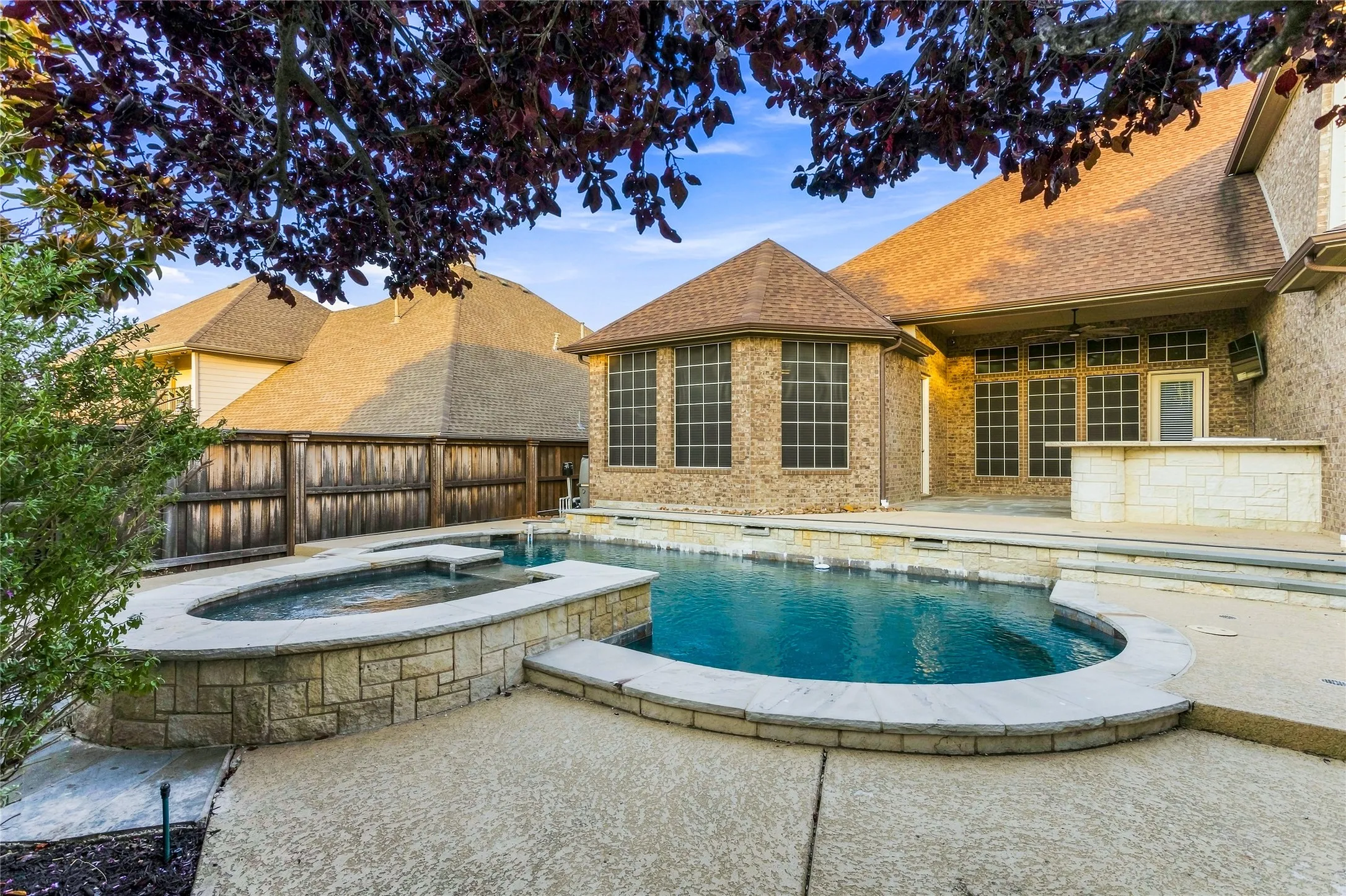 Single Family Residence For Sale in Rockwall County , 727 Fairfax Lane, Rockwall, Texas 75087, 5 Bedroom, 4 Bathroom, 2 Garage spaces, 3,846 Sqft, built in 2010, mls#21344608, Real Estate Agent in Rockwall, Homes For Sale in Rockwall county, Homes For Sale in Rockwall, Realtor in Rockwall Texas, Real Estate Brokerage Independent Realty Texas, Luminita Cordes Realtor