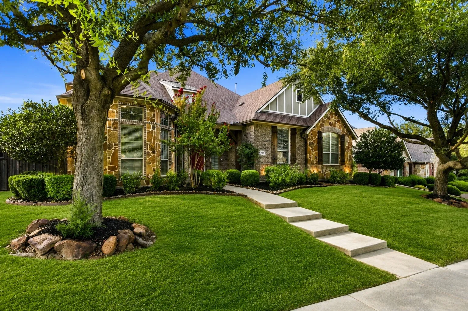 Single Family Residence For Sale in Rockwall County , 727 Fairfax Lane, Rockwall, Texas 75087, 5 Bedroom, 4 Bathroom, 2 Garage spaces, 3,846 Sqft, built in 2010, mls#21344608, Real Estate Agent in Rockwall, Homes For Sale in Rockwall county, Homes For Sale in Rockwall, Realtor in Rockwall Texas, Real Estate Brokerage Independent Realty Texas, Luminita Cordes Realtor