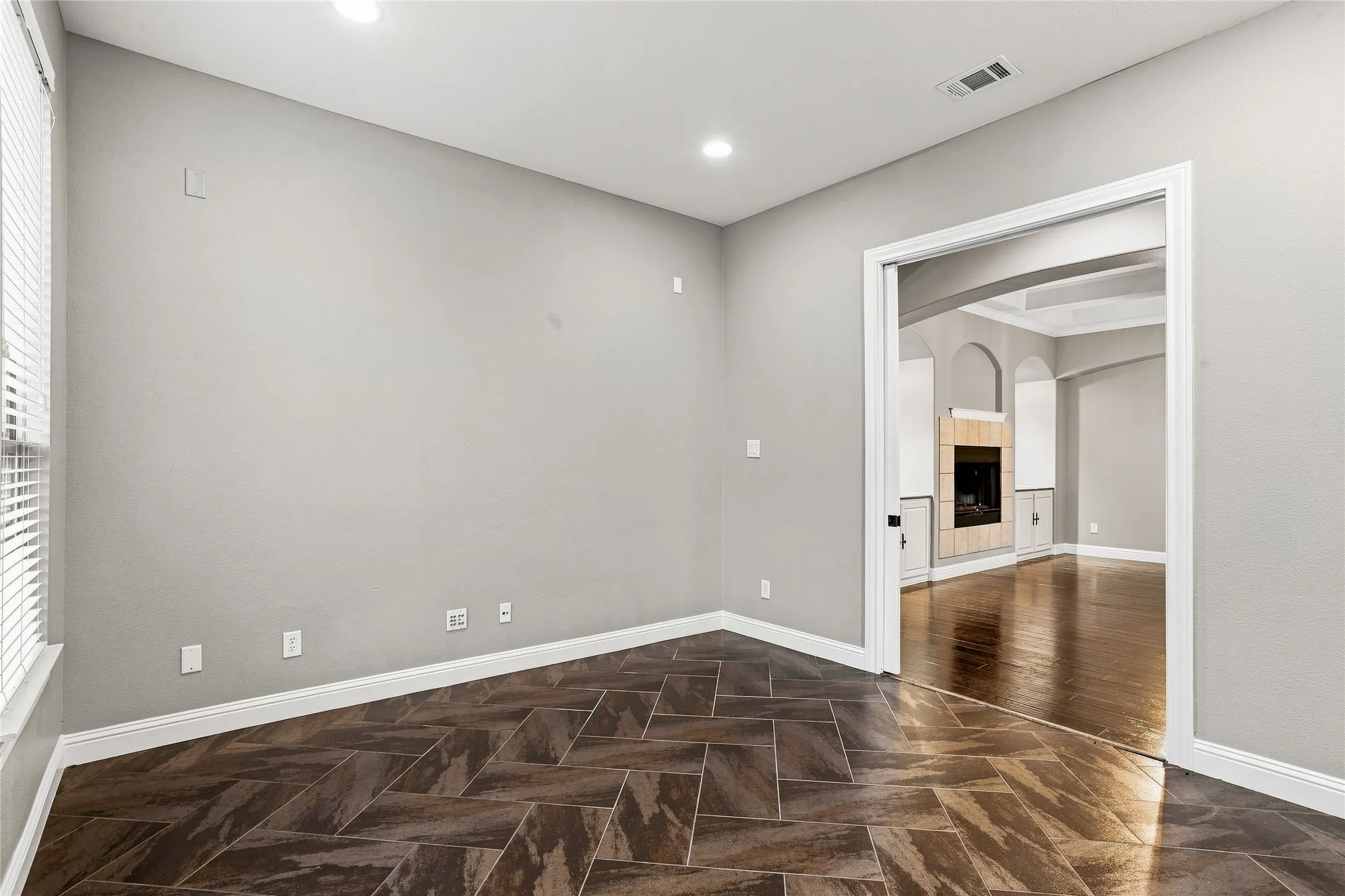 Single Family Residence For Sale in Rockwall County , 727 Fairfax Lane, Rockwall, Texas 75087, 5 Bedroom, 4 Bathroom, 2 Garage spaces, 3,846 Sqft, built in 2010, mls#21344608, Real Estate Agent in Rockwall, Homes For Sale in Rockwall county, Homes For Sale in Rockwall, Realtor in Rockwall Texas, Real Estate Brokerage Independent Realty Texas, Luminita Cordes Realtor