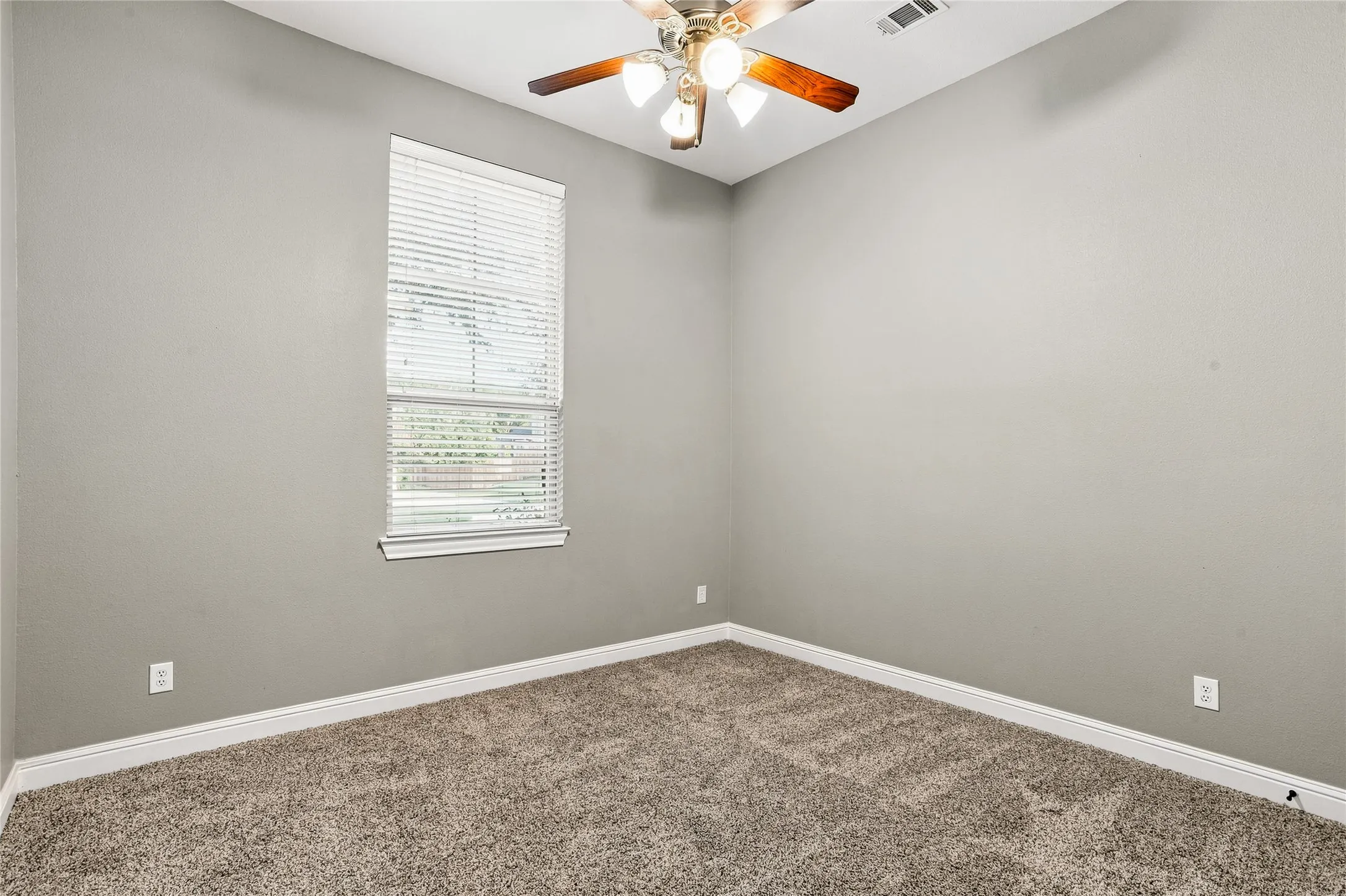 Single Family Residence For Sale in Rockwall County , 727 Fairfax Lane, Rockwall, Texas 75087, 5 Bedroom, 4 Bathroom, 2 Garage spaces, 3,846 Sqft, built in 2010, mls#21344608, Real Estate Agent in Rockwall, Homes For Sale in Rockwall county, Homes For Sale in Rockwall, Realtor in Rockwall Texas, Real Estate Brokerage Independent Realty Texas, Luminita Cordes Realtor