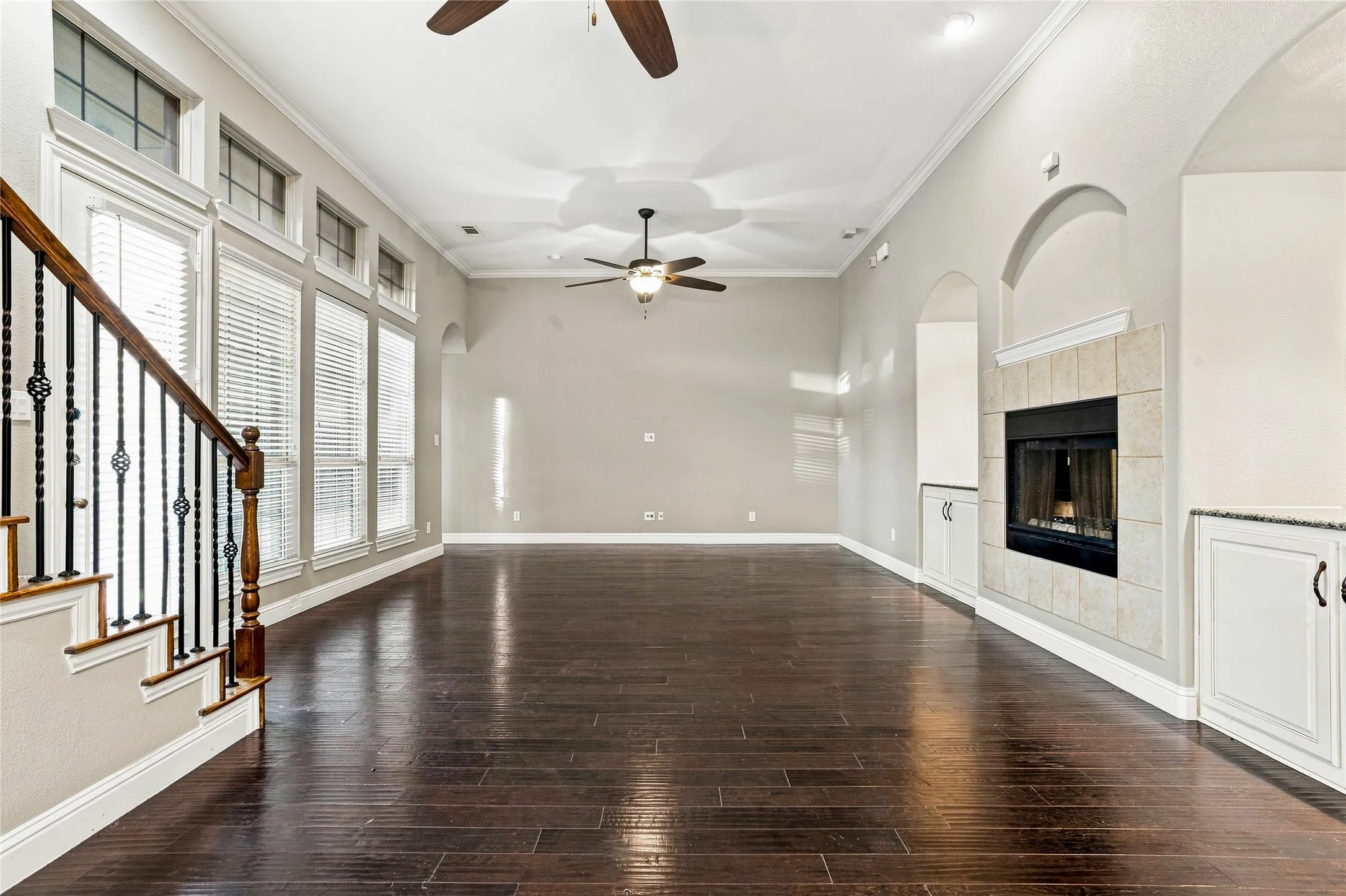 Single Family Residence For Sale in Rockwall County , 727 Fairfax Lane, Rockwall, Texas 75087, 5 Bedroom, 4 Bathroom, 2 Garage spaces, 3,846 Sqft, built in 2010, mls#21344608, Real Estate Agent in Rockwall, Homes For Sale in Rockwall county, Homes For Sale in Rockwall, Realtor in Rockwall Texas, Real Estate Brokerage Independent Realty Texas, Luminita Cordes Realtor