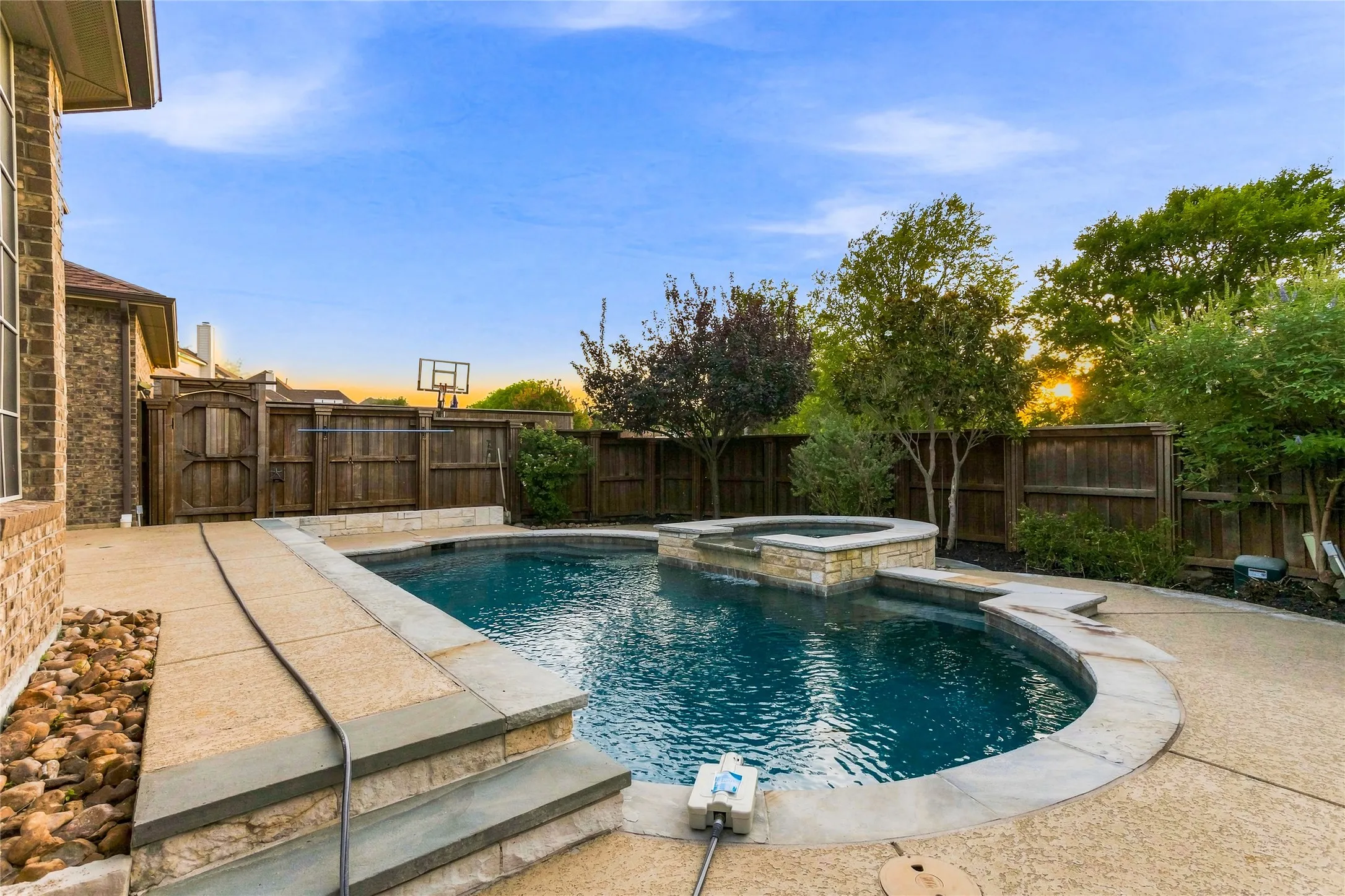 Single Family Residence For Sale in Rockwall County , 727 Fairfax Lane, Rockwall, Texas 75087, 5 Bedroom, 4 Bathroom, 2 Garage spaces, 3,846 Sqft, built in 2010, mls#21344608, Real Estate Agent in Rockwall, Homes For Sale in Rockwall county, Homes For Sale in Rockwall, Realtor in Rockwall Texas, Real Estate Brokerage Independent Realty Texas, Luminita Cordes Realtor