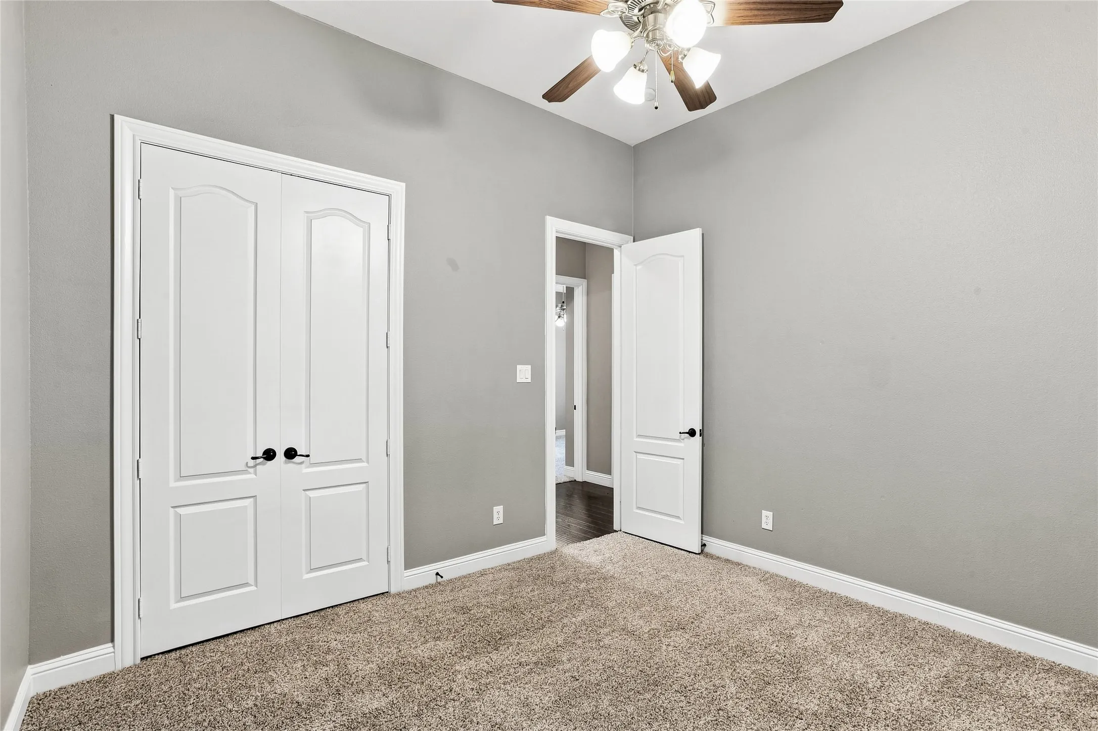 Single Family Residence For Sale in Rockwall County , 727 Fairfax Lane, Rockwall, Texas 75087, 5 Bedroom, 4 Bathroom, 2 Garage spaces, 3,846 Sqft, built in 2010, mls#21344608, Real Estate Agent in Rockwall, Homes For Sale in Rockwall county, Homes For Sale in Rockwall, Realtor in Rockwall Texas, Real Estate Brokerage Independent Realty Texas, Luminita Cordes Realtor