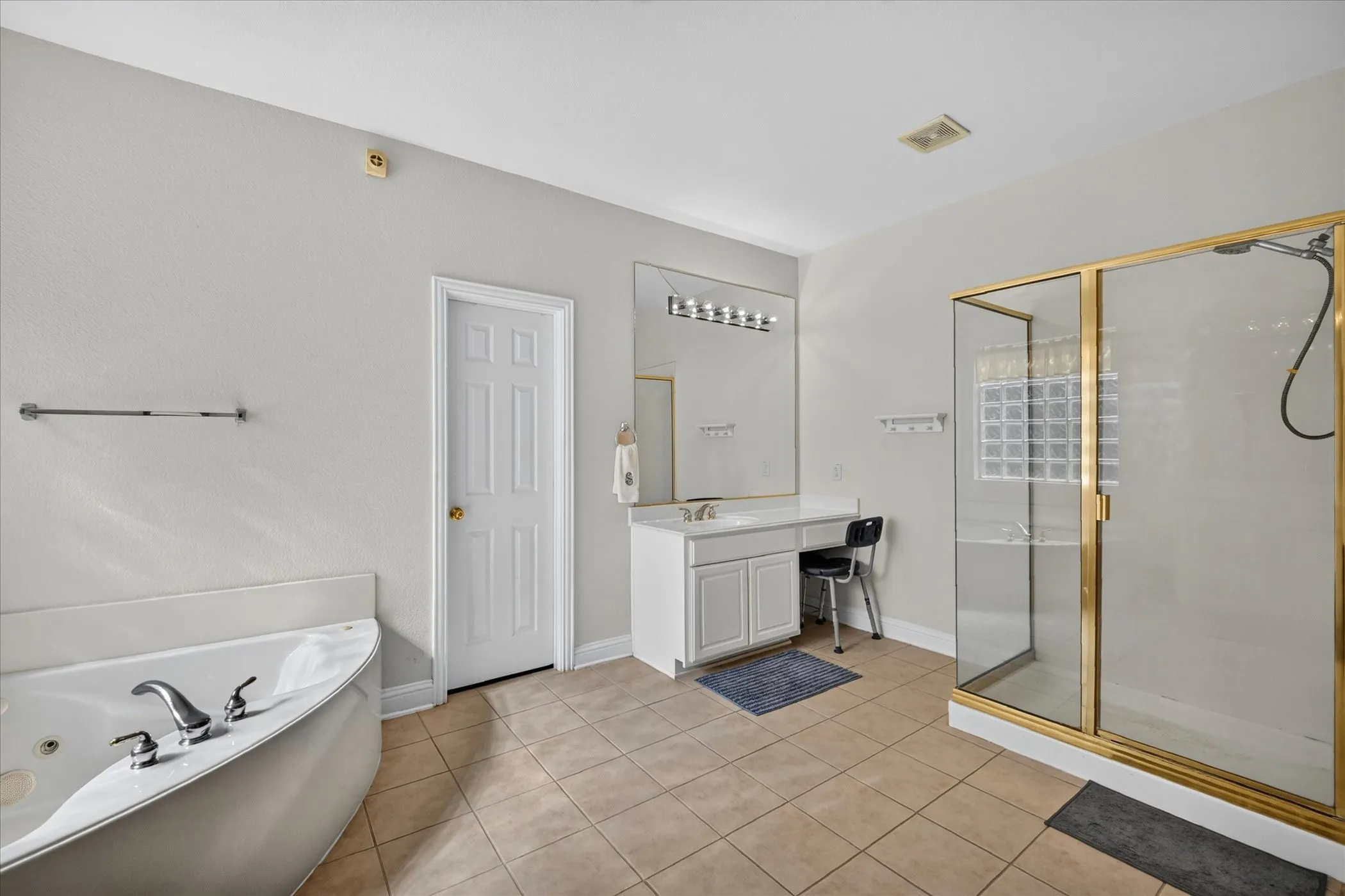 Single Family Residence For Sale in Collin County , 14505 Farmcote Drive, Frisco, Texas 75035, 5 Bedroom, 4 Bathroom, 3 Garage spaces, 4,262 Sqft, built in 2002, mls#21344958, Real Estate Agent in Frisco, Homes For Sale in Collin county, Homes For Sale in Frisco, Realtor in Frisco Texas, Real Estate Brokerage Independent Realty Texas, Luminita Cordes Realtor