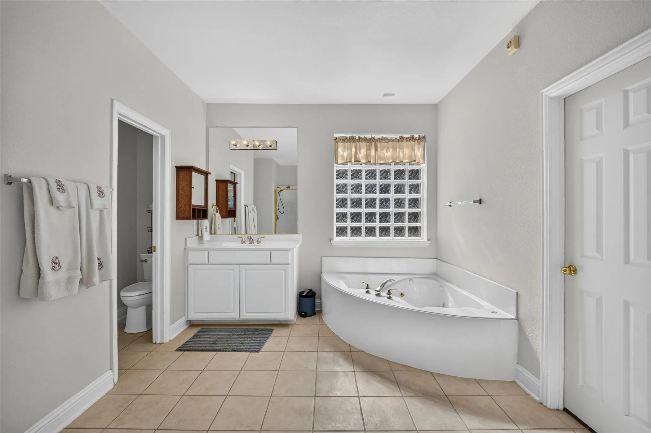 Single Family Residence For Sale in Collin County , 14505 Farmcote Drive, Frisco, Texas 75035, 5 Bedroom, 4 Bathroom, 3 Garage spaces, 4,262 Sqft, built in 2002, mls#21344958, Real Estate Agent in Frisco, Homes For Sale in Collin county, Homes For Sale in Frisco, Realtor in Frisco Texas, Real Estate Brokerage Independent Realty Texas, Luminita Cordes Realtor