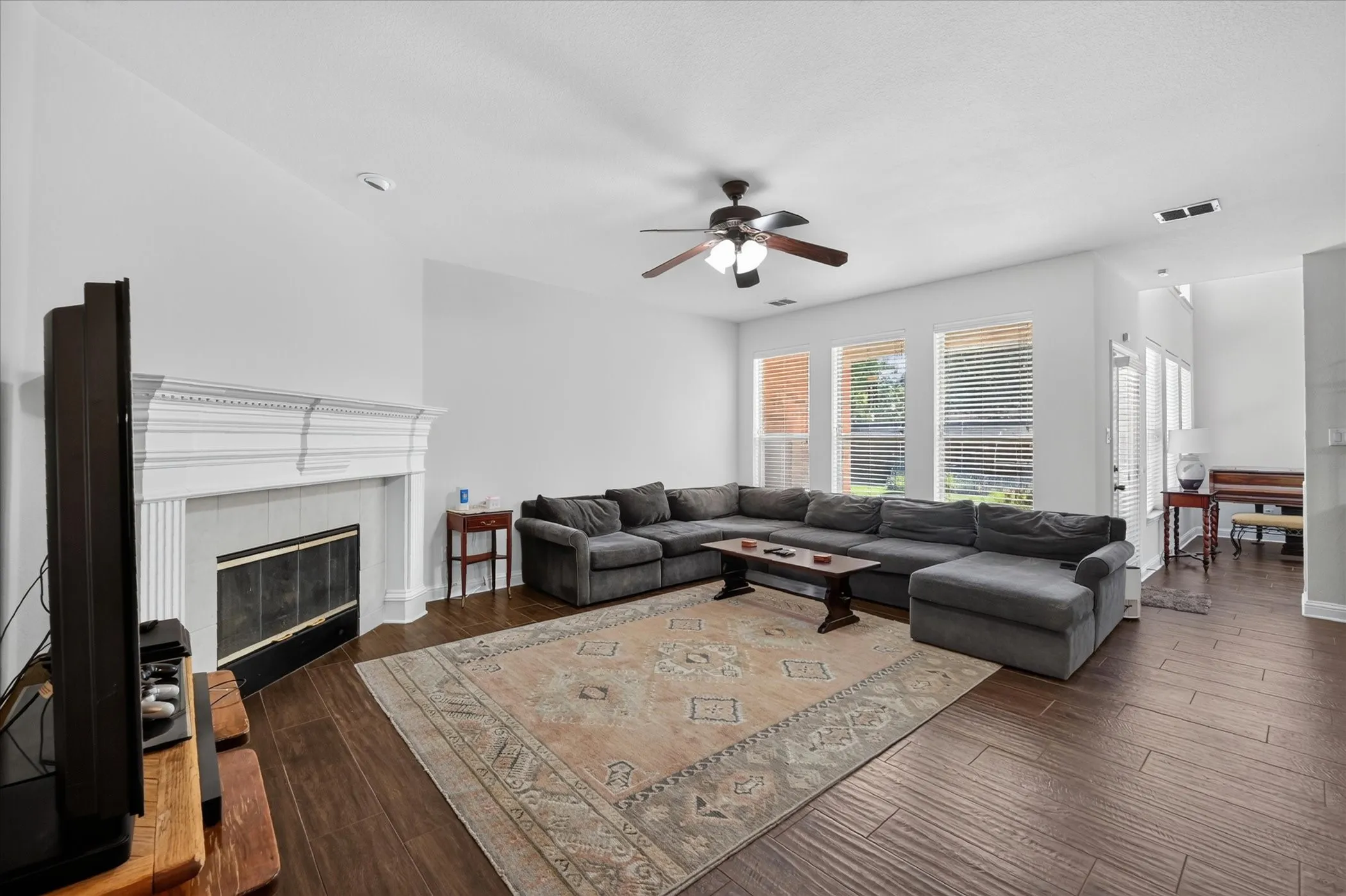Single Family Residence For Sale in Collin County , 14505 Farmcote Drive, Frisco, Texas 75035, 5 Bedroom, 4 Bathroom, 3 Garage spaces, 4,262 Sqft, built in 2002, mls#21344958, Real Estate Agent in Frisco, Homes For Sale in Collin county, Homes For Sale in Frisco, Realtor in Frisco Texas, Real Estate Brokerage Independent Realty Texas, Luminita Cordes Realtor