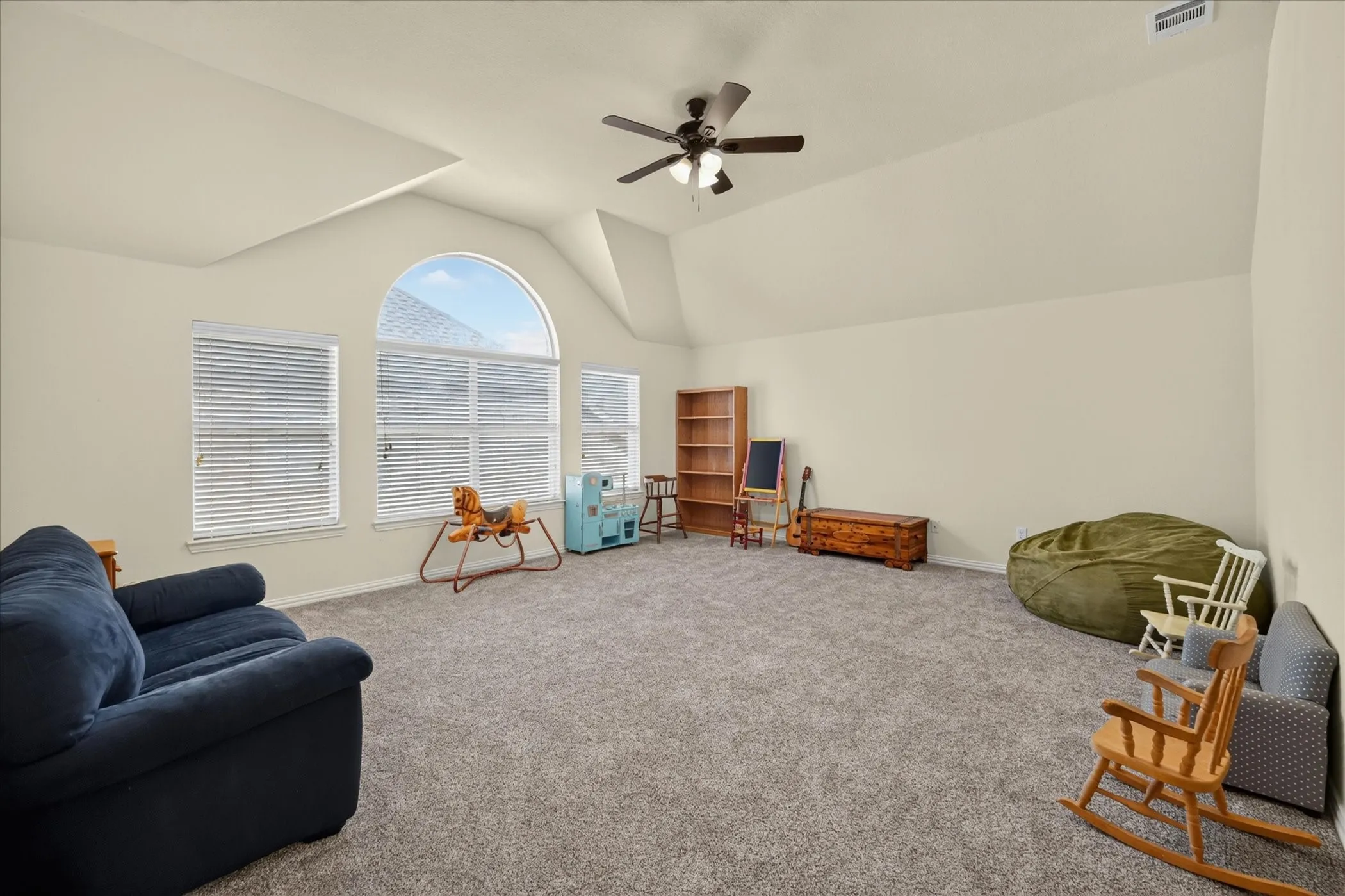 Single Family Residence For Sale in Collin County , 14505 Farmcote Drive, Frisco, Texas 75035, 5 Bedroom, 4 Bathroom, 3 Garage spaces, 4,262 Sqft, built in 2002, mls#21344958, Real Estate Agent in Frisco, Homes For Sale in Collin county, Homes For Sale in Frisco, Realtor in Frisco Texas, Real Estate Brokerage Independent Realty Texas, Luminita Cordes Realtor